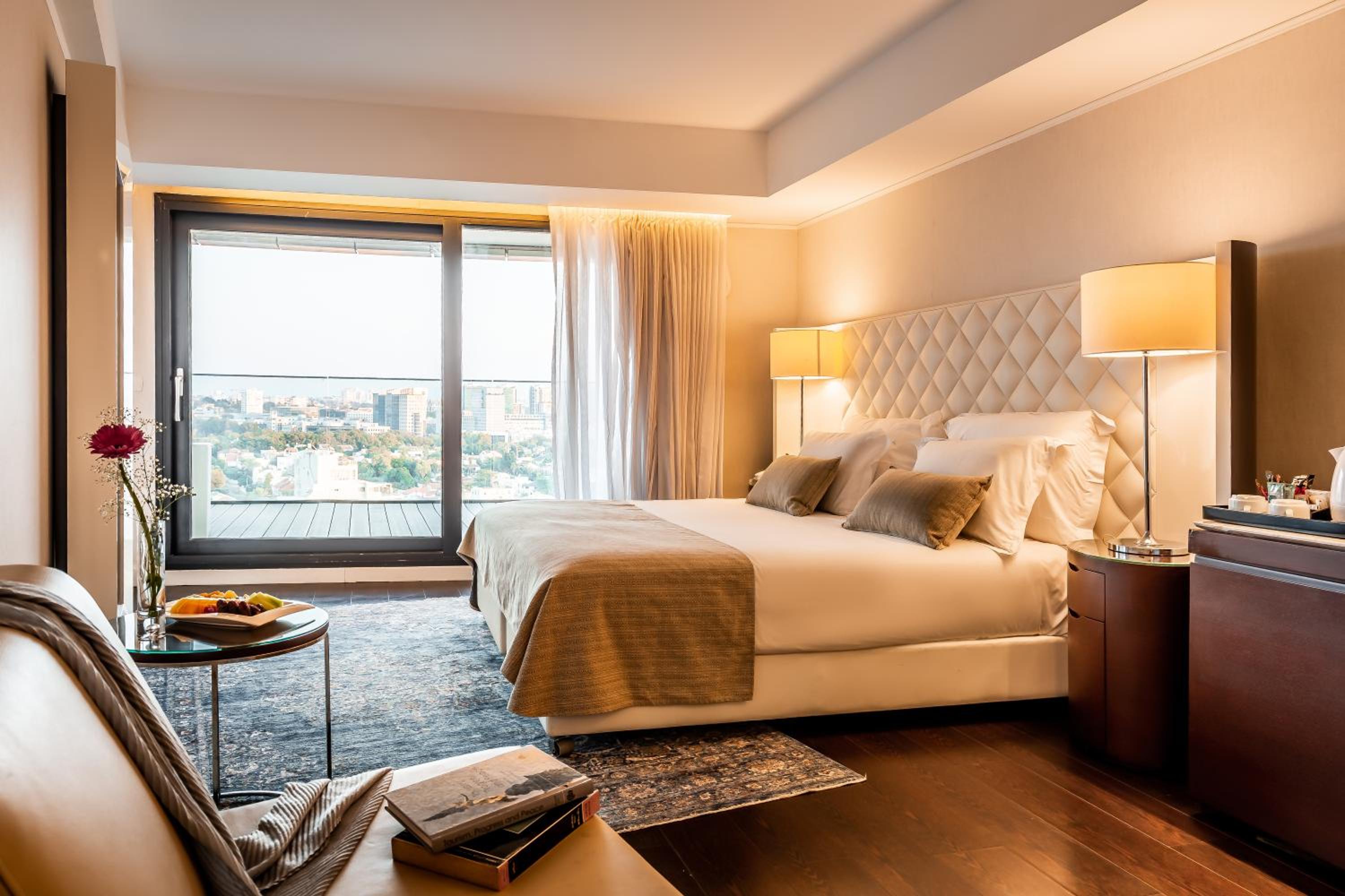 Deluxe Room City View with Balcony (2 Adults+1 Child)
