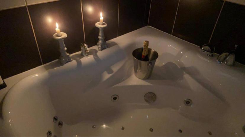 Apartment with Spa Bath - Photo 3