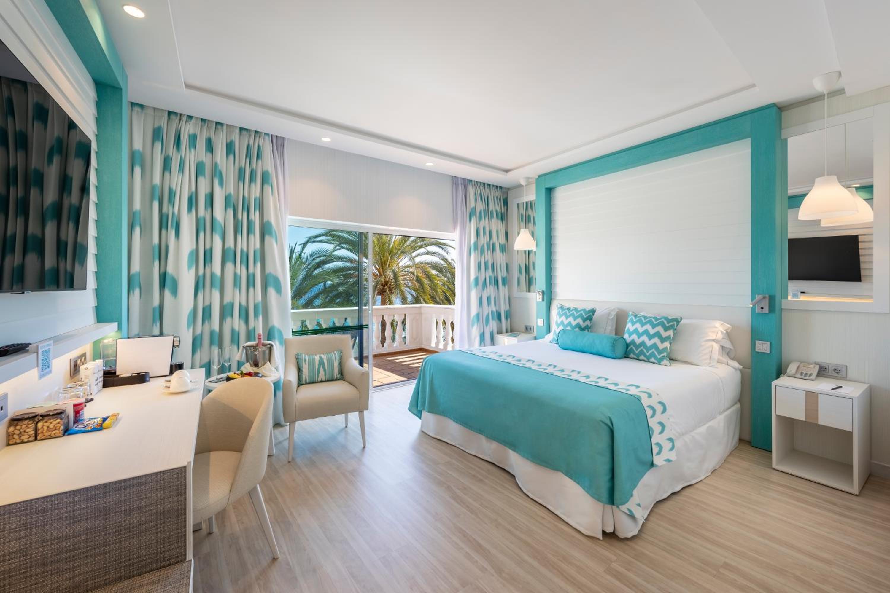 Premium Double or Twin Room with Sea View - Photo 1