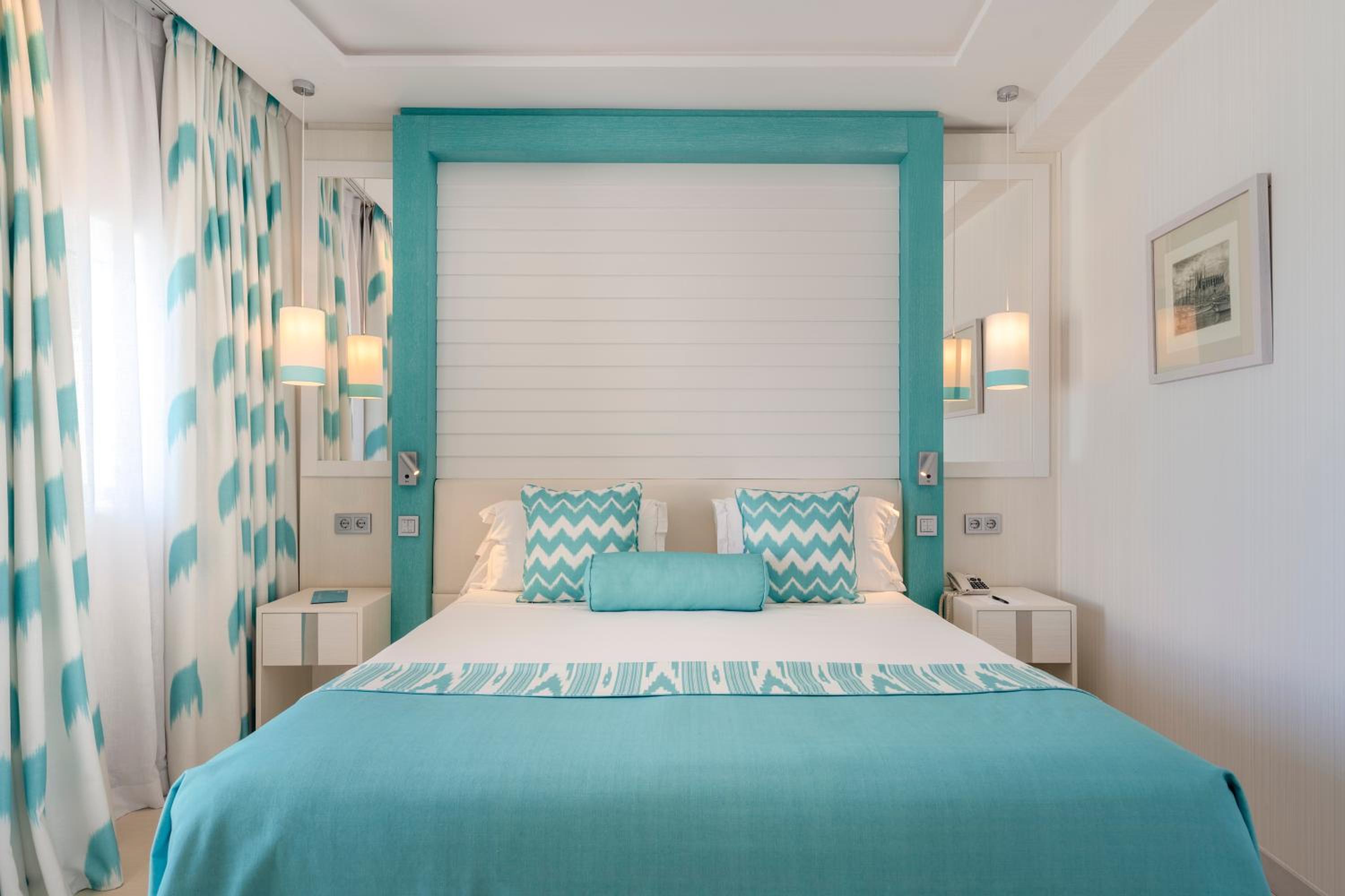 Premium Double or Twin Room with Sea View - Photo 4