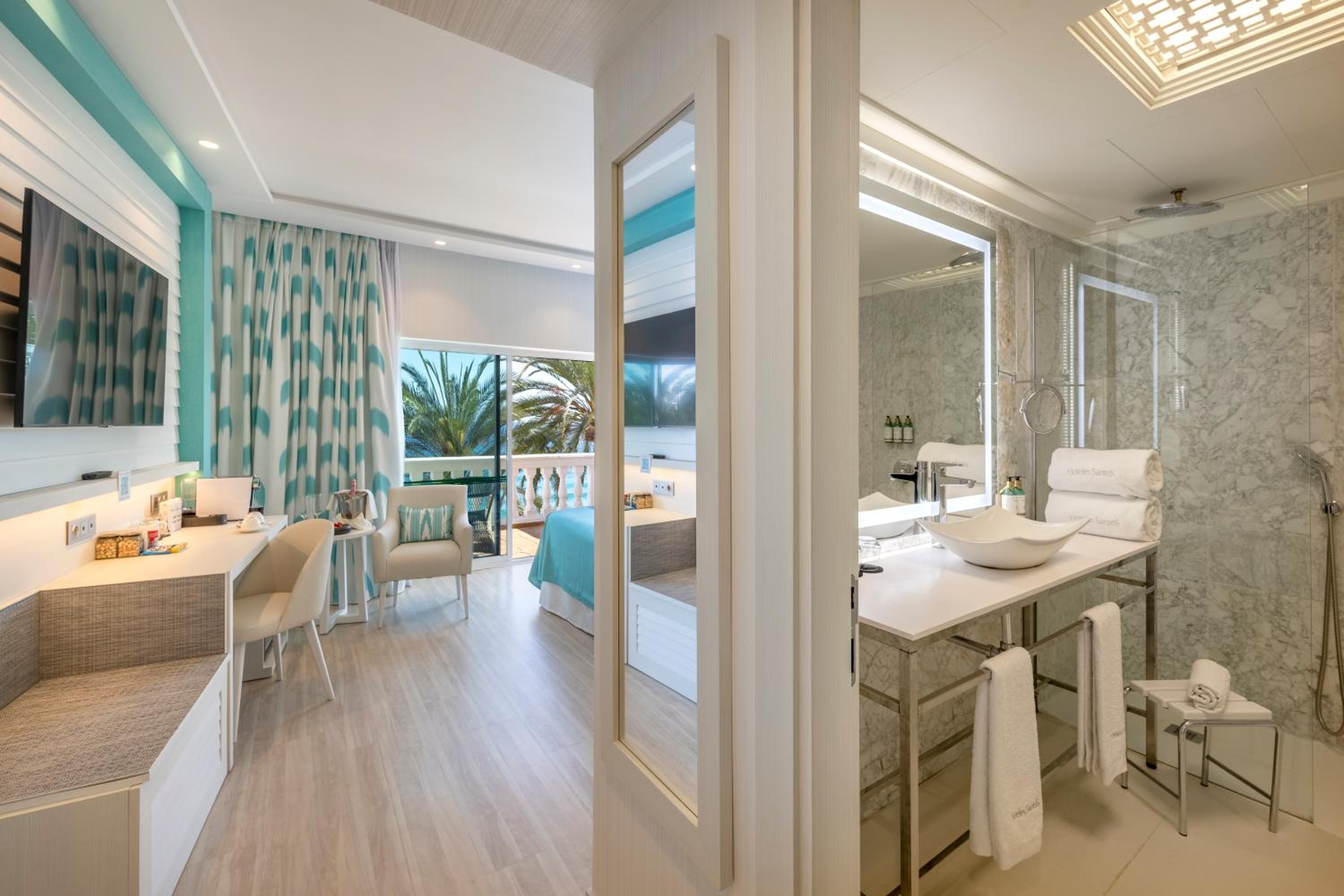 Premium Double or Twin Room with Sea View - Photo 11
