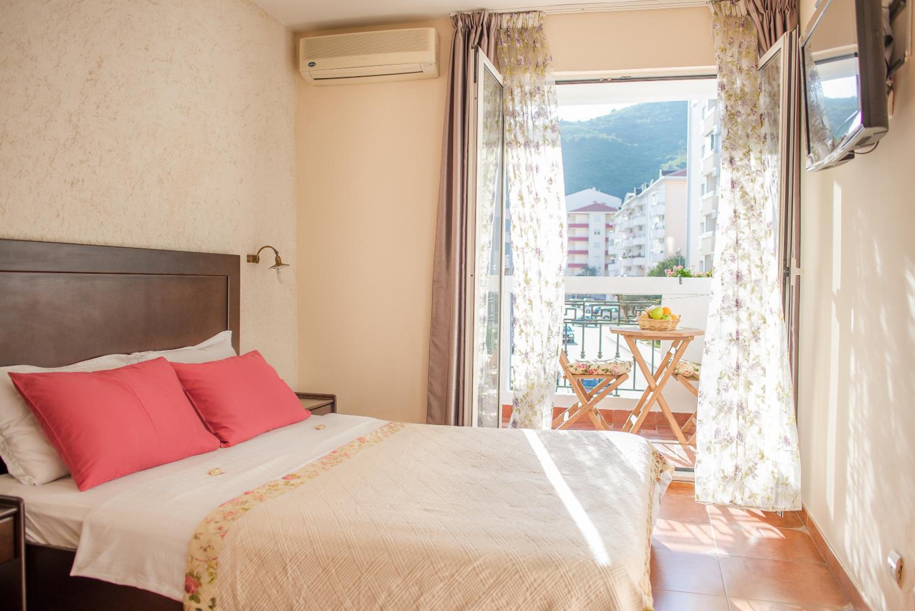 Basic Double Room photo 1