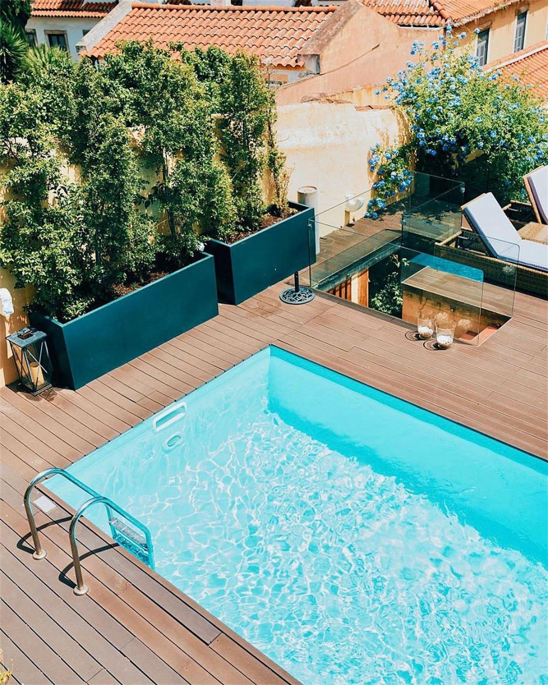 Pool Suite - Photo 13