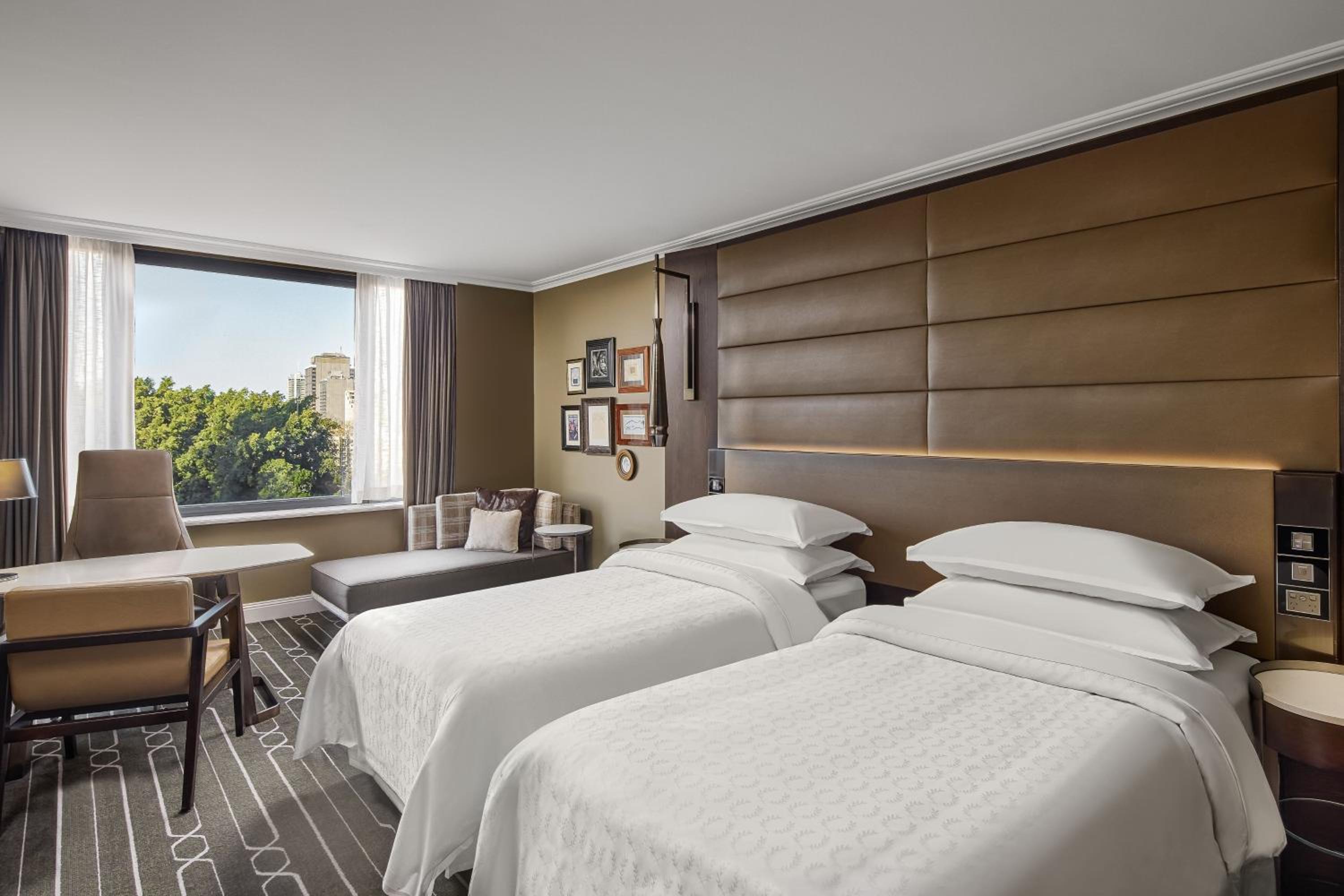 Twin Room with Hyde Park View