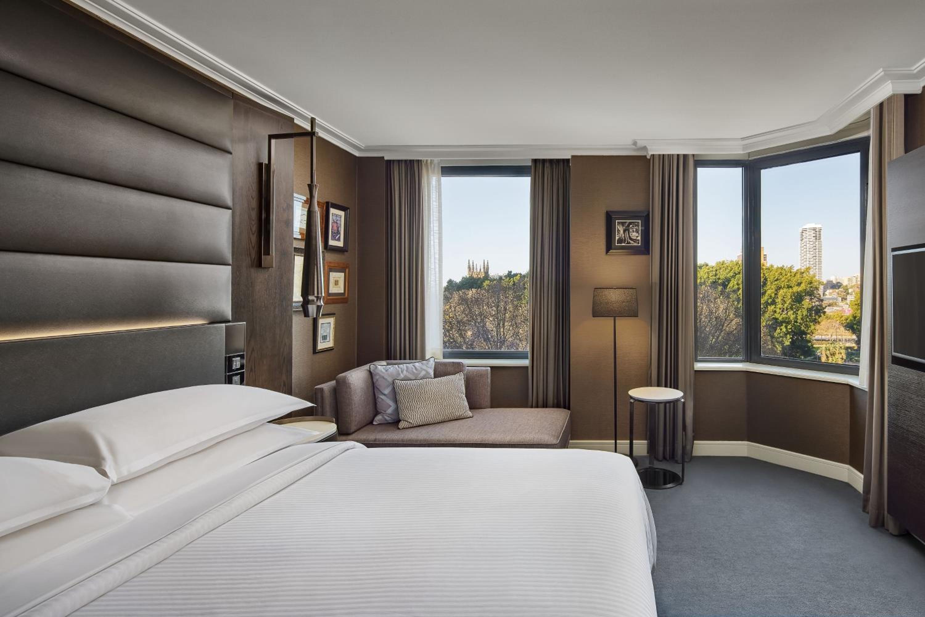Executive King Suite with Club Lounge Access and Hyde Park View