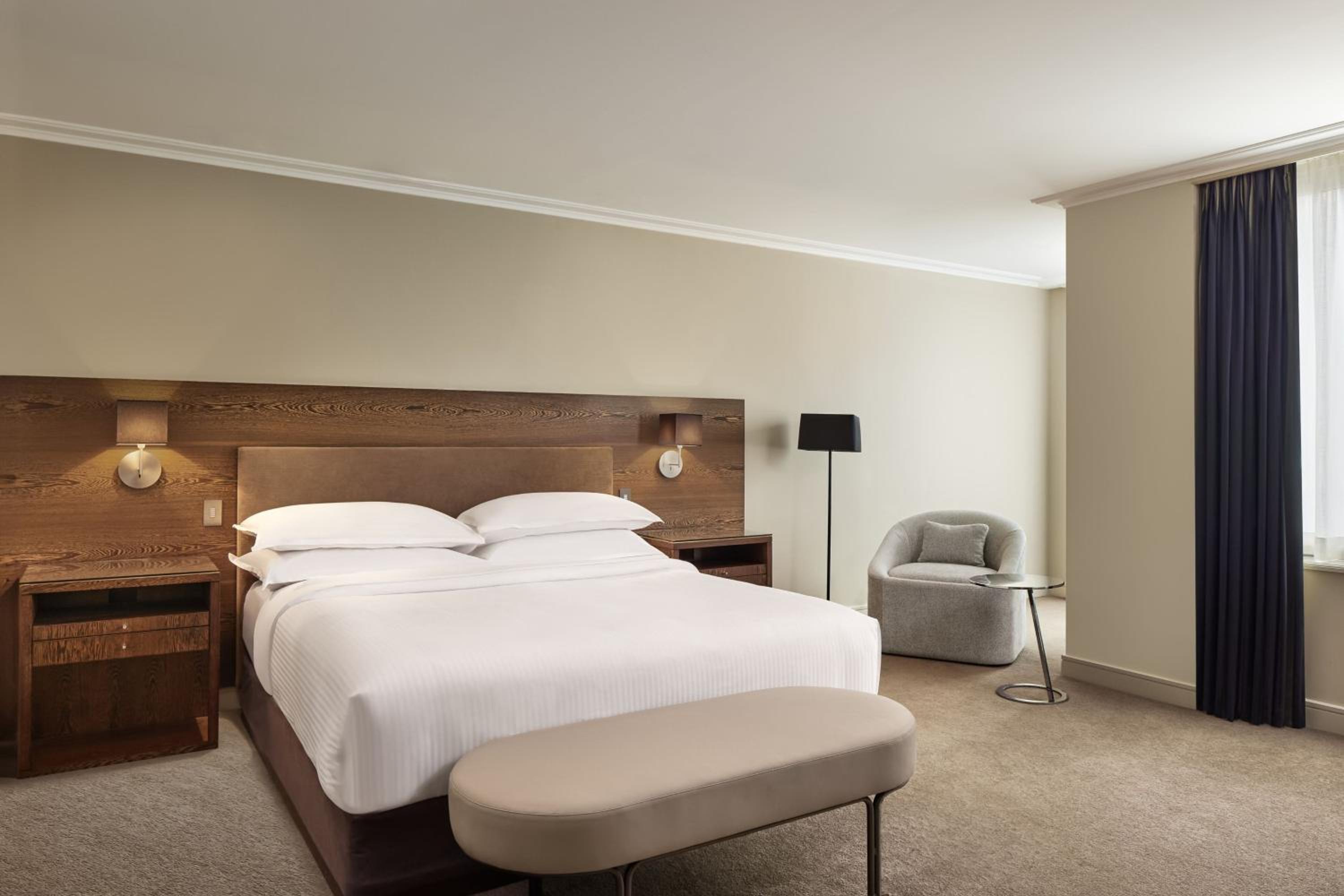 Hyde Park Suite, Club lounge access, 1 Bedroom Suite, 1 King thumbnail 6