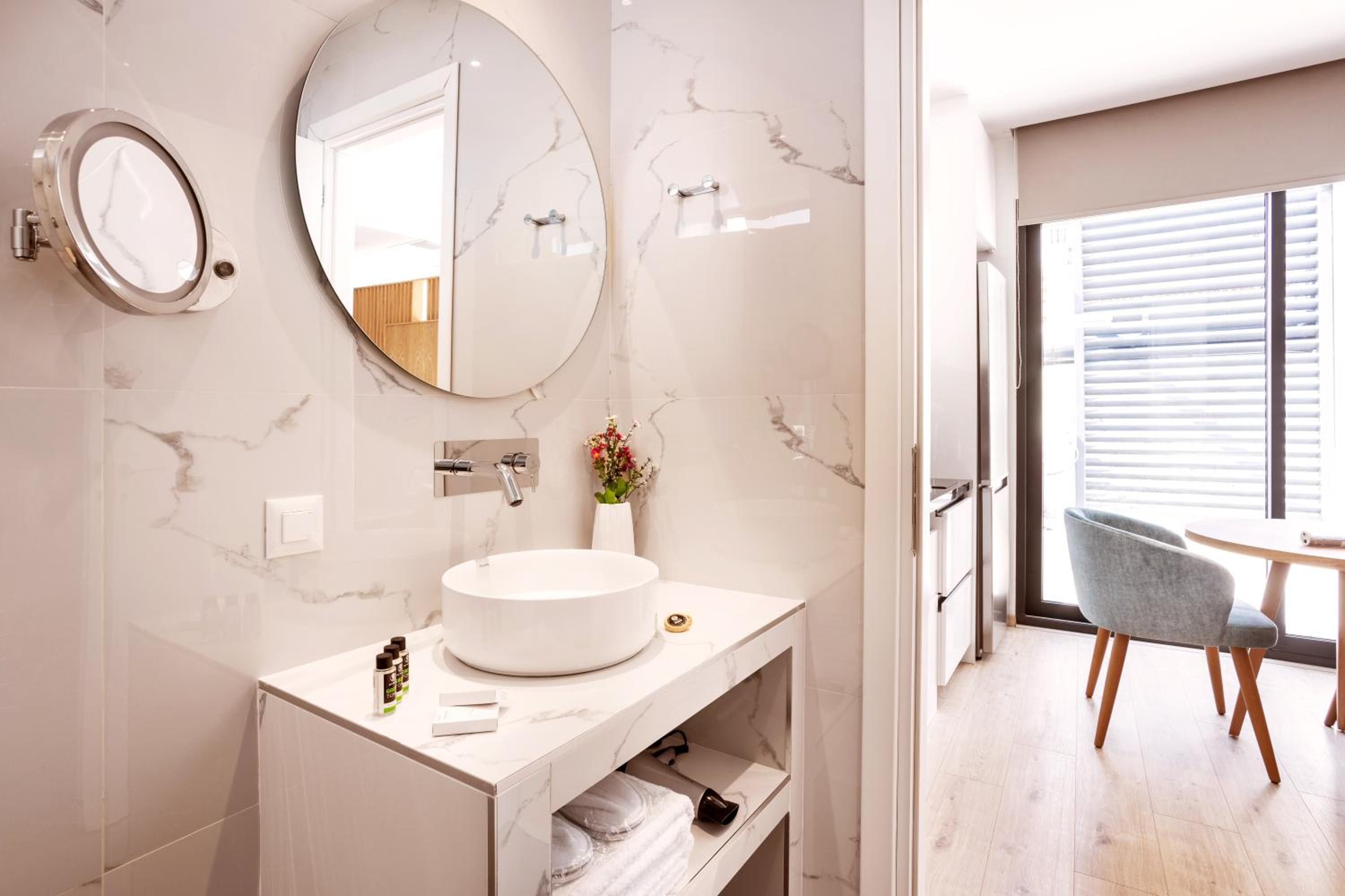 Suite with Terrace and City View photo 3