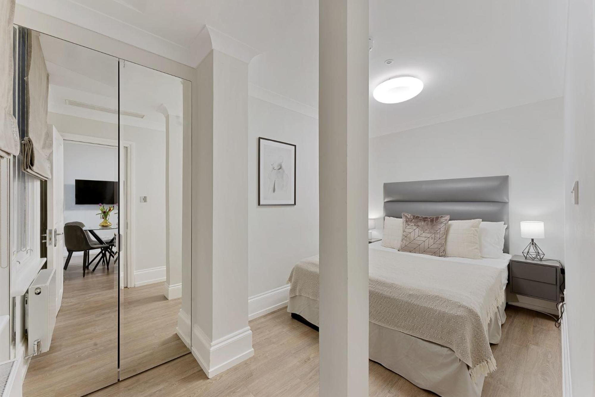 One Bedroom Apartment with Double Sofa Bed photo 3