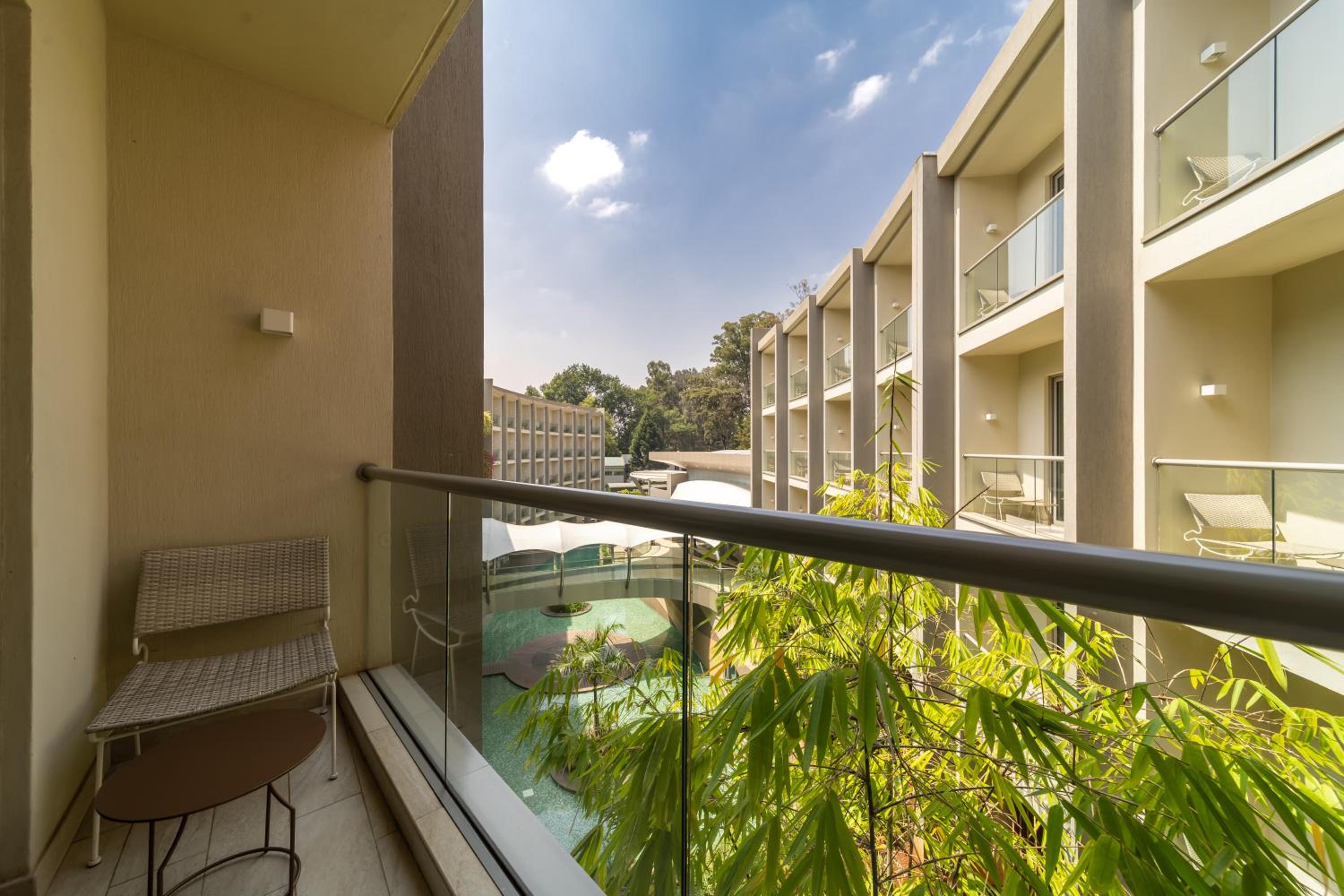 Superior Room - Pool View - Photo 3