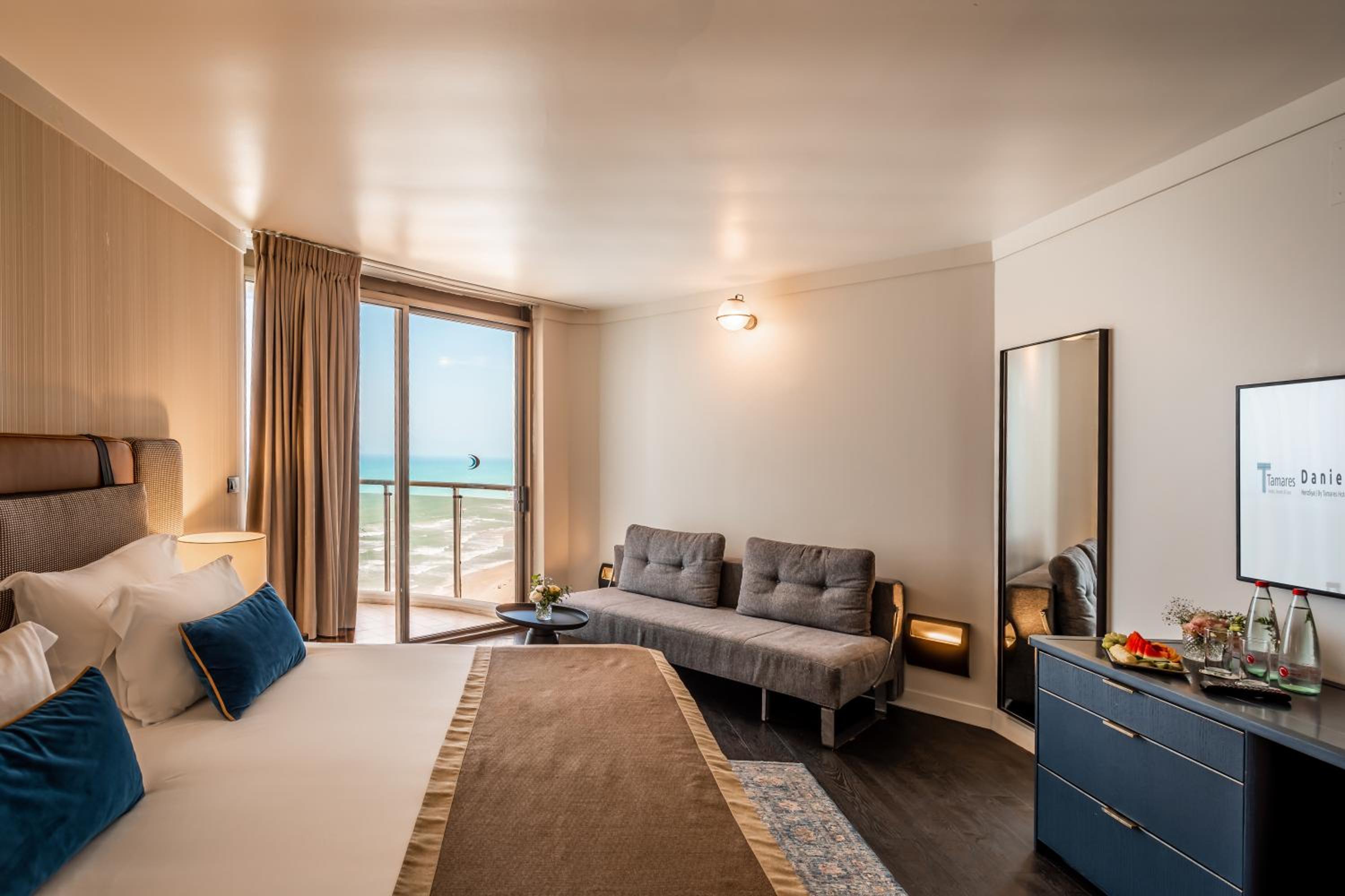 Deluxe Room with Balcony and Sea View (Triple)