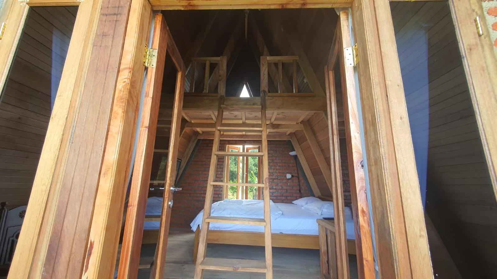 Family Room with Mountain View - Photo 3