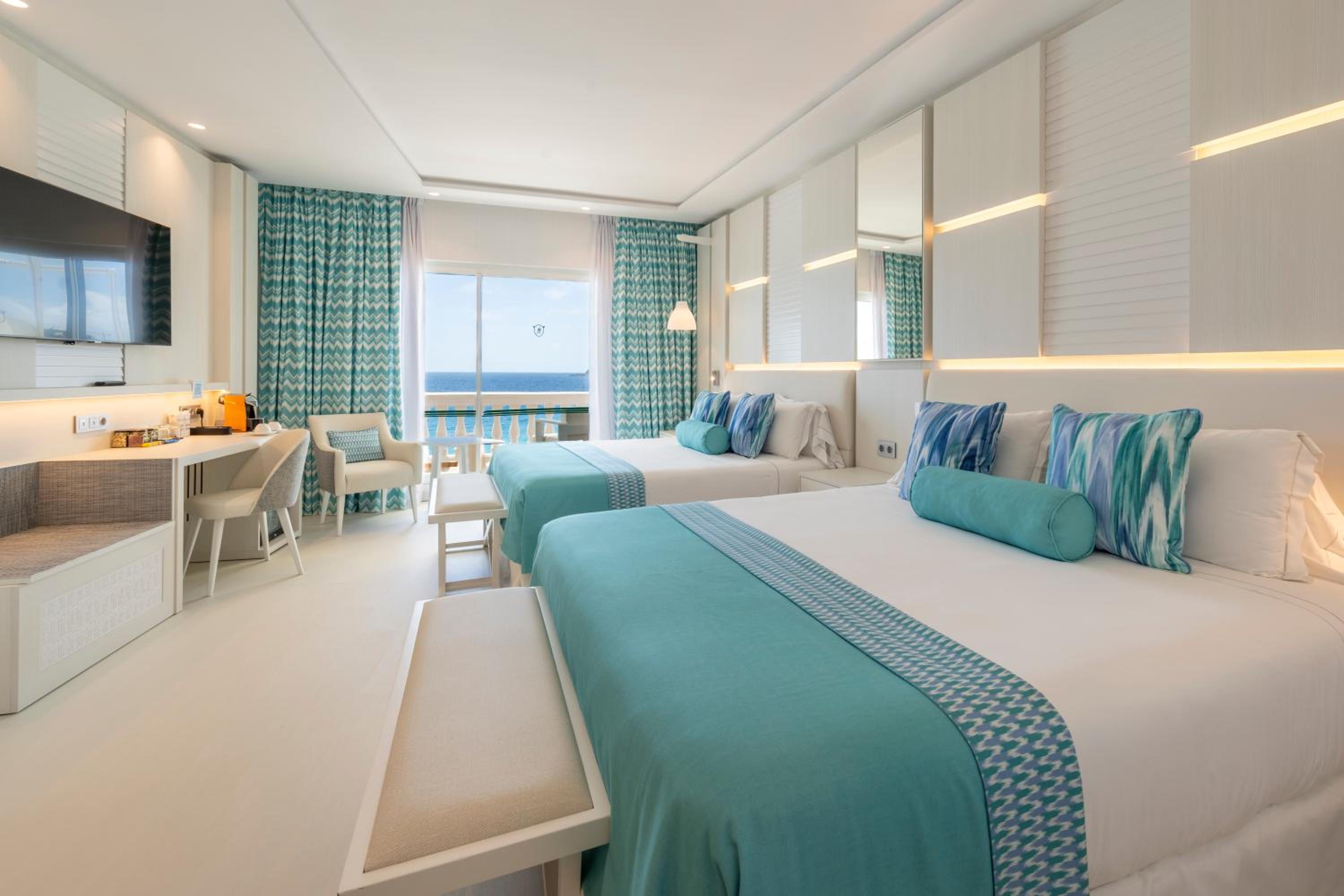 Suite Junior con vista al mar.