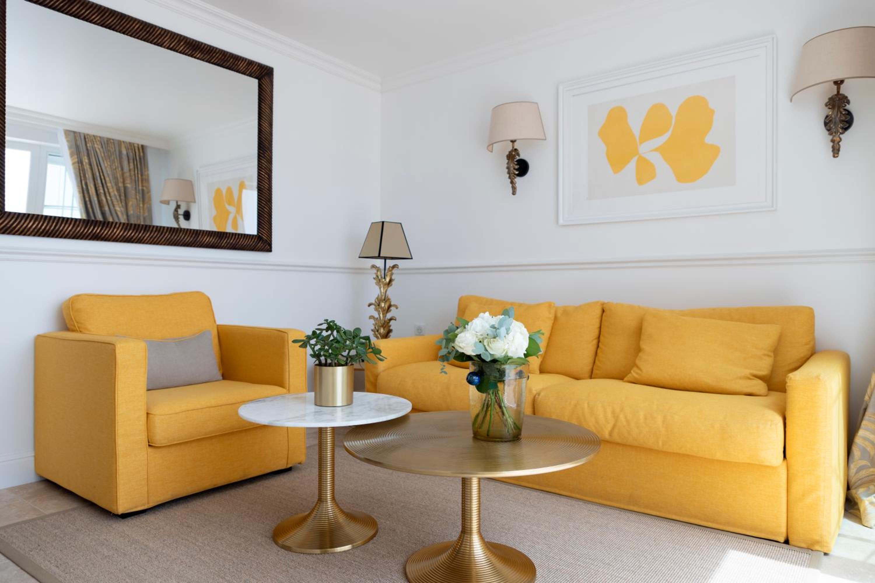 SIGNATURE ROOM – Living room and terrace with sea view photo 2