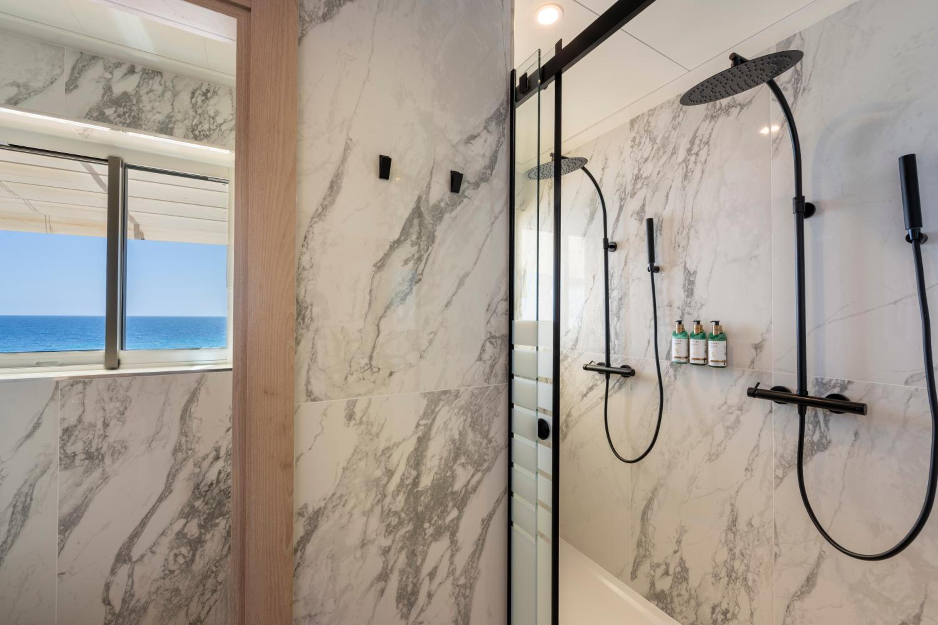 Suite with Sea View thumbnail 6