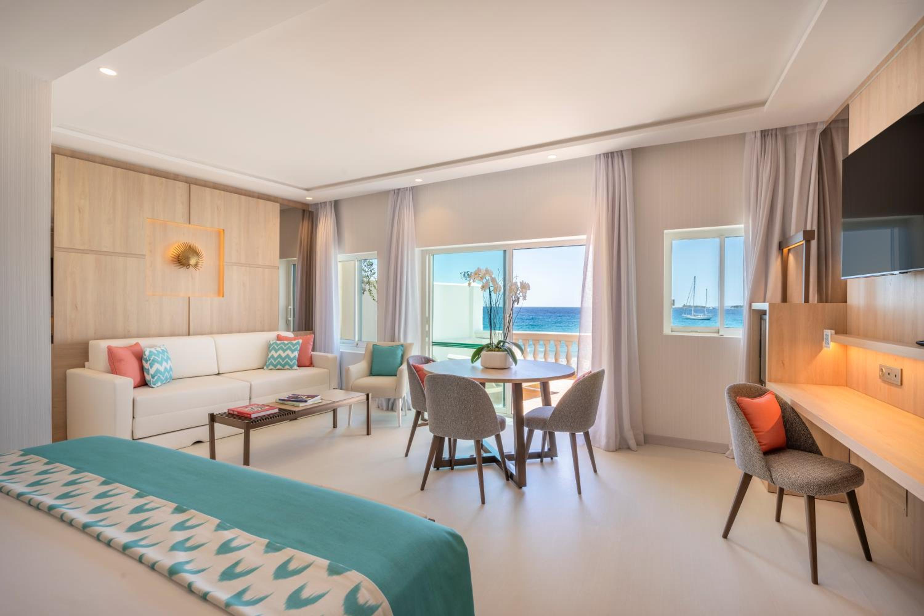 Suite with Sea View thumbnail 6