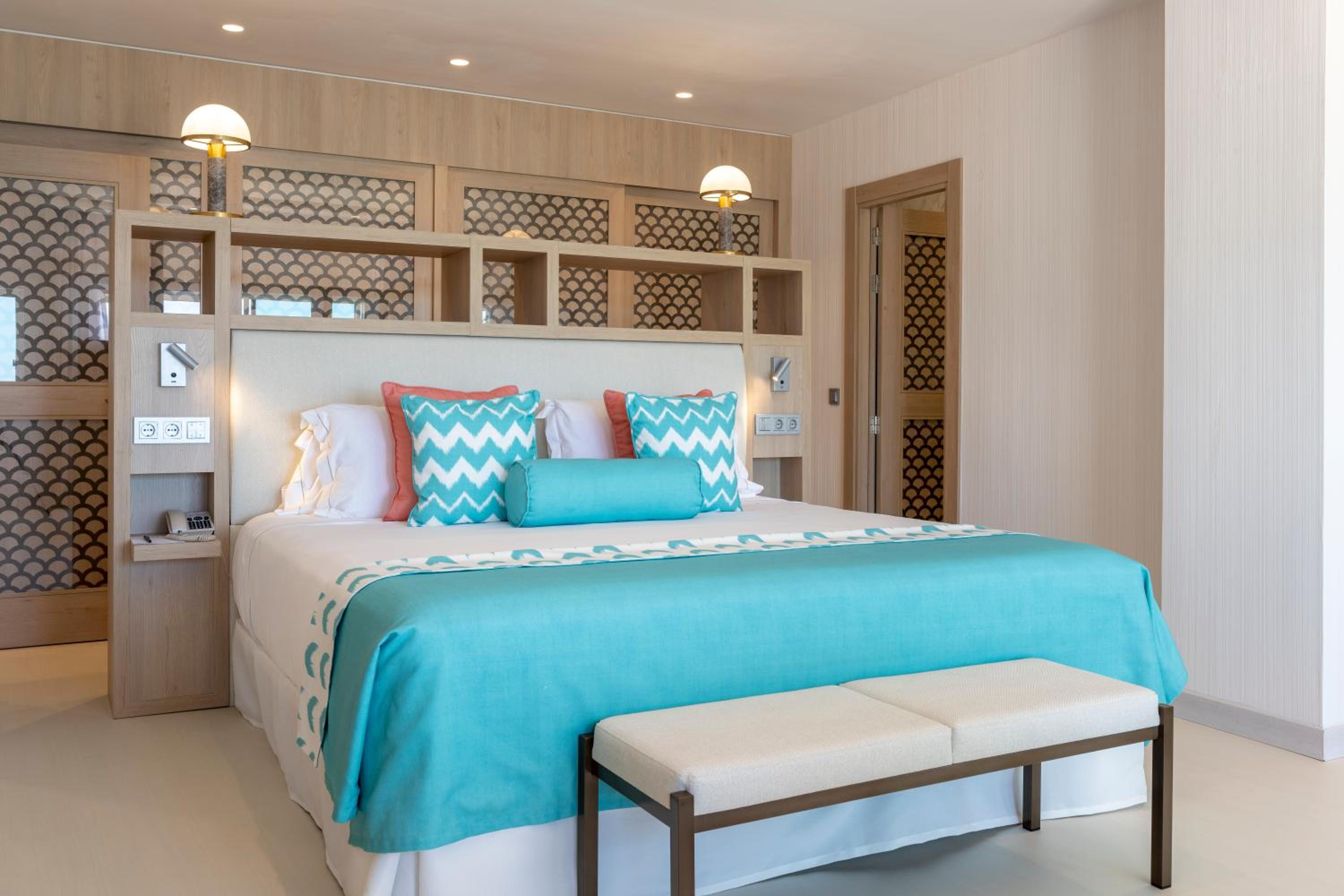 Suite with Sea View thumbnail 5