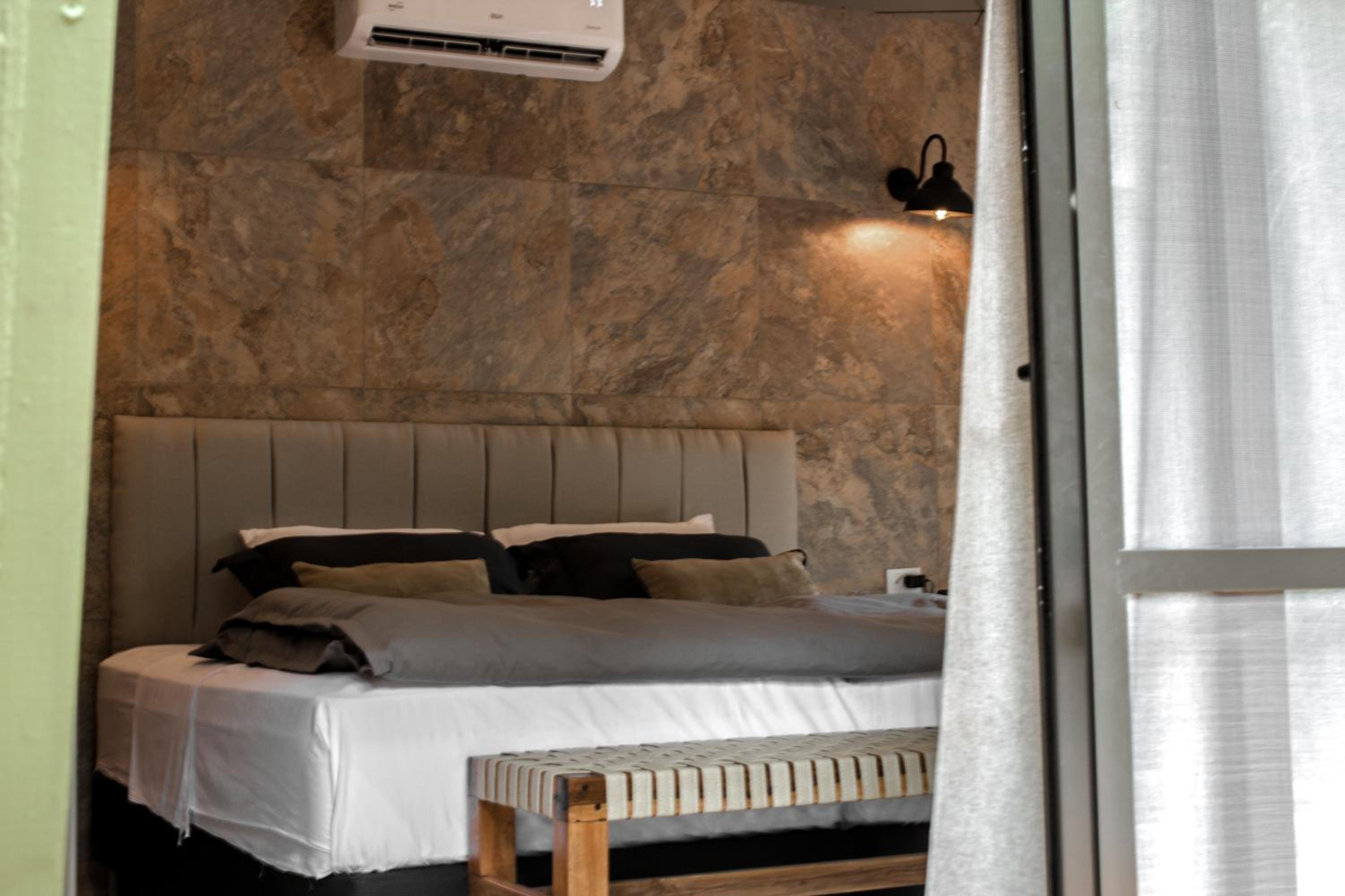 Deluxe Double or Twin Room with Pool Access photo 1