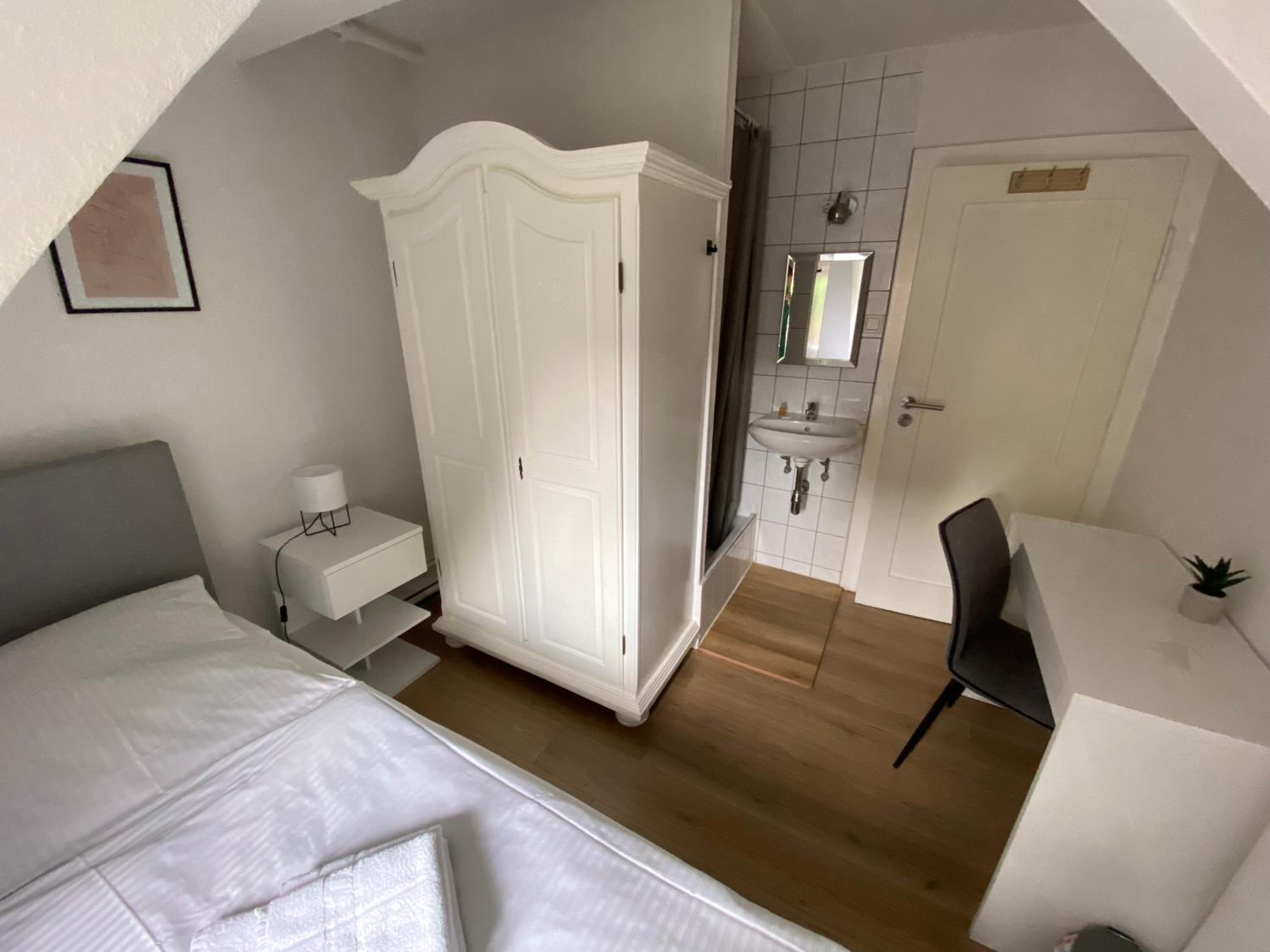 Budget Single Room photo 2