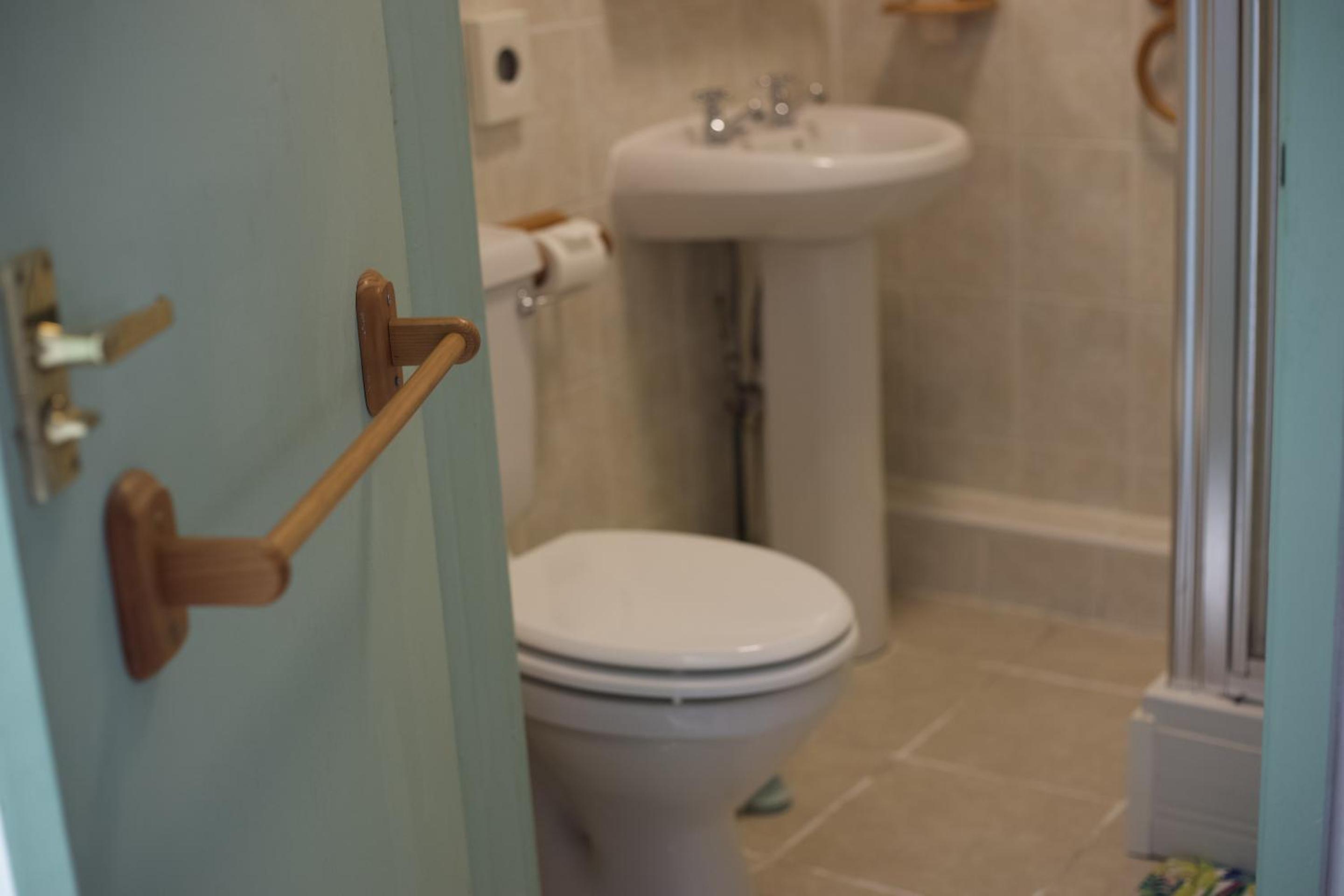 Twin Room with Shower - Photo 23