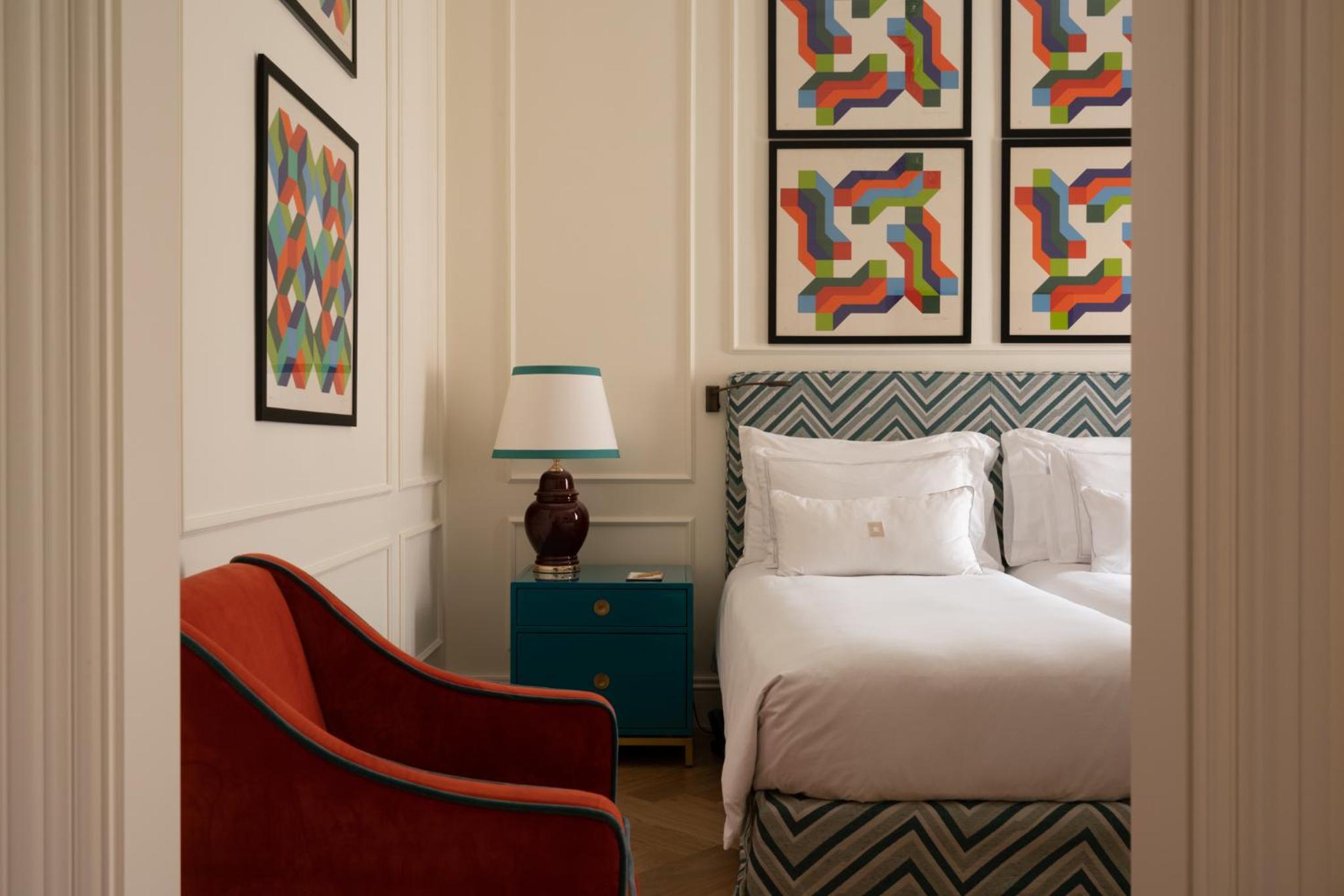 Deluxe Double or Twin Room thumbnail 5