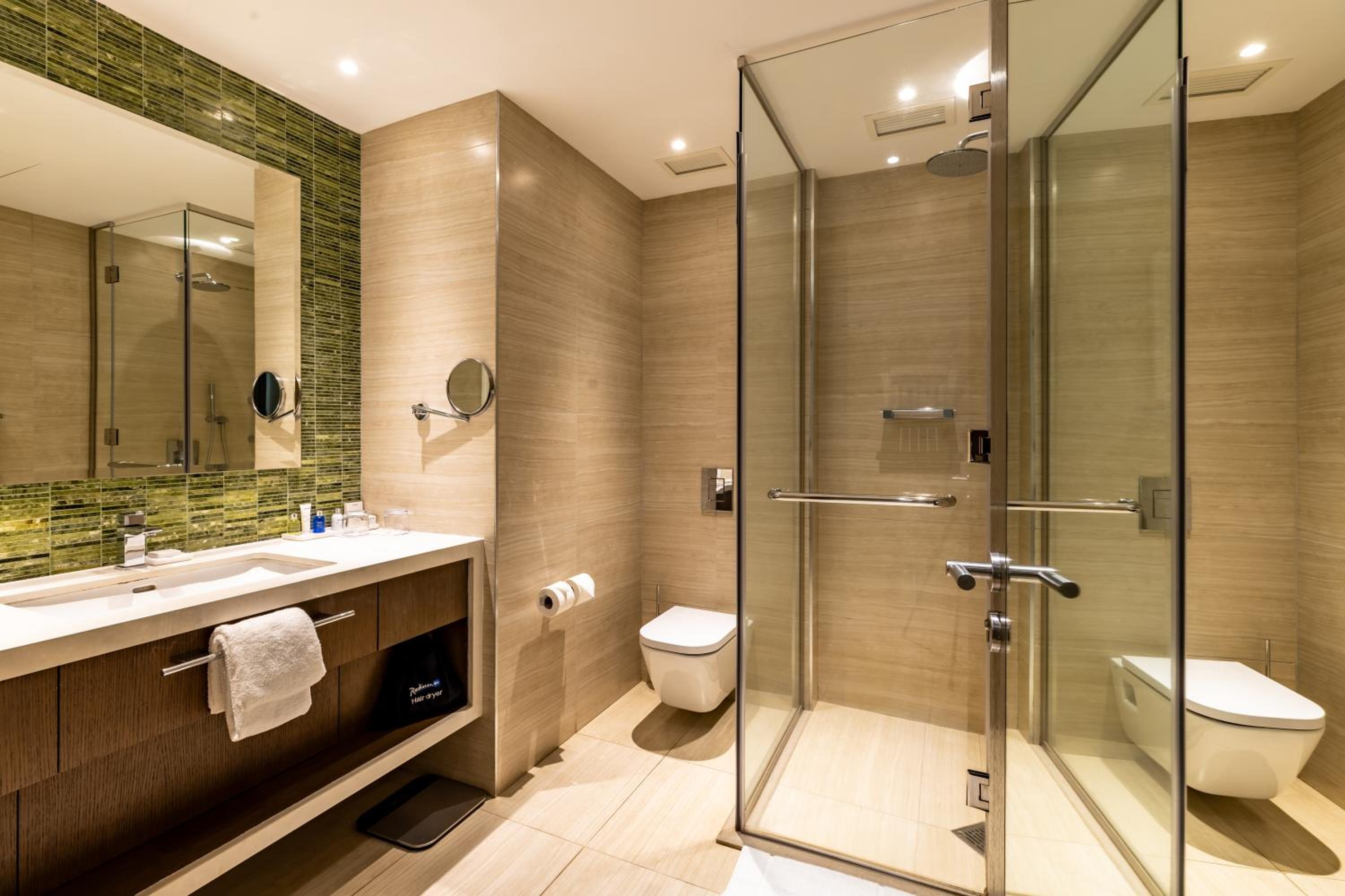 One-Bedroom Suite with Lounge Access - Photo 7