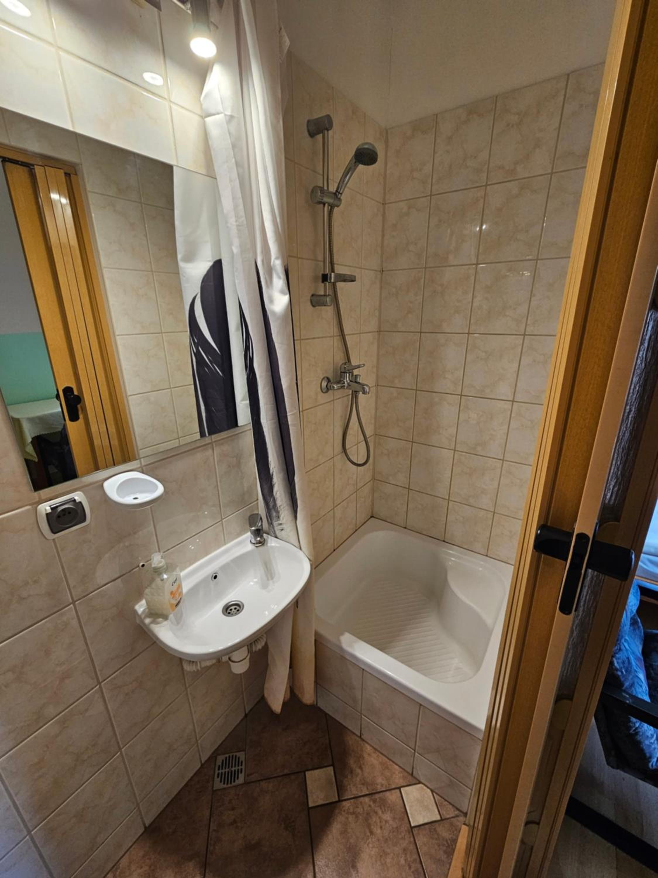 Double Room with Private Bathroom photo 2
