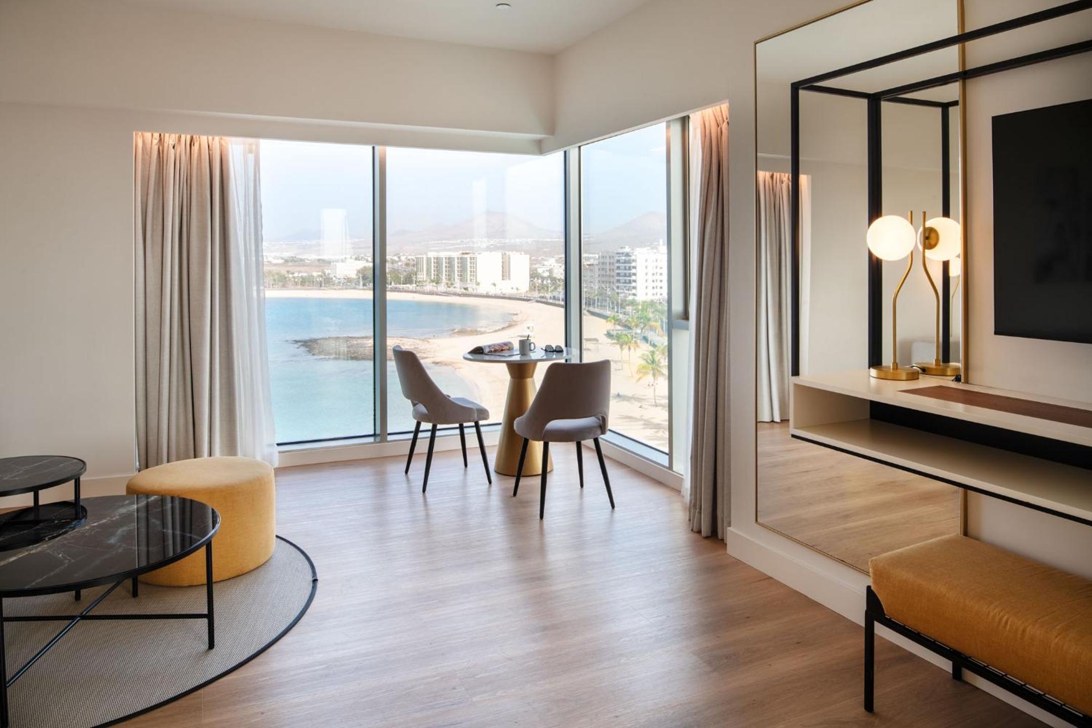 Suite with Sea View - Photo 10