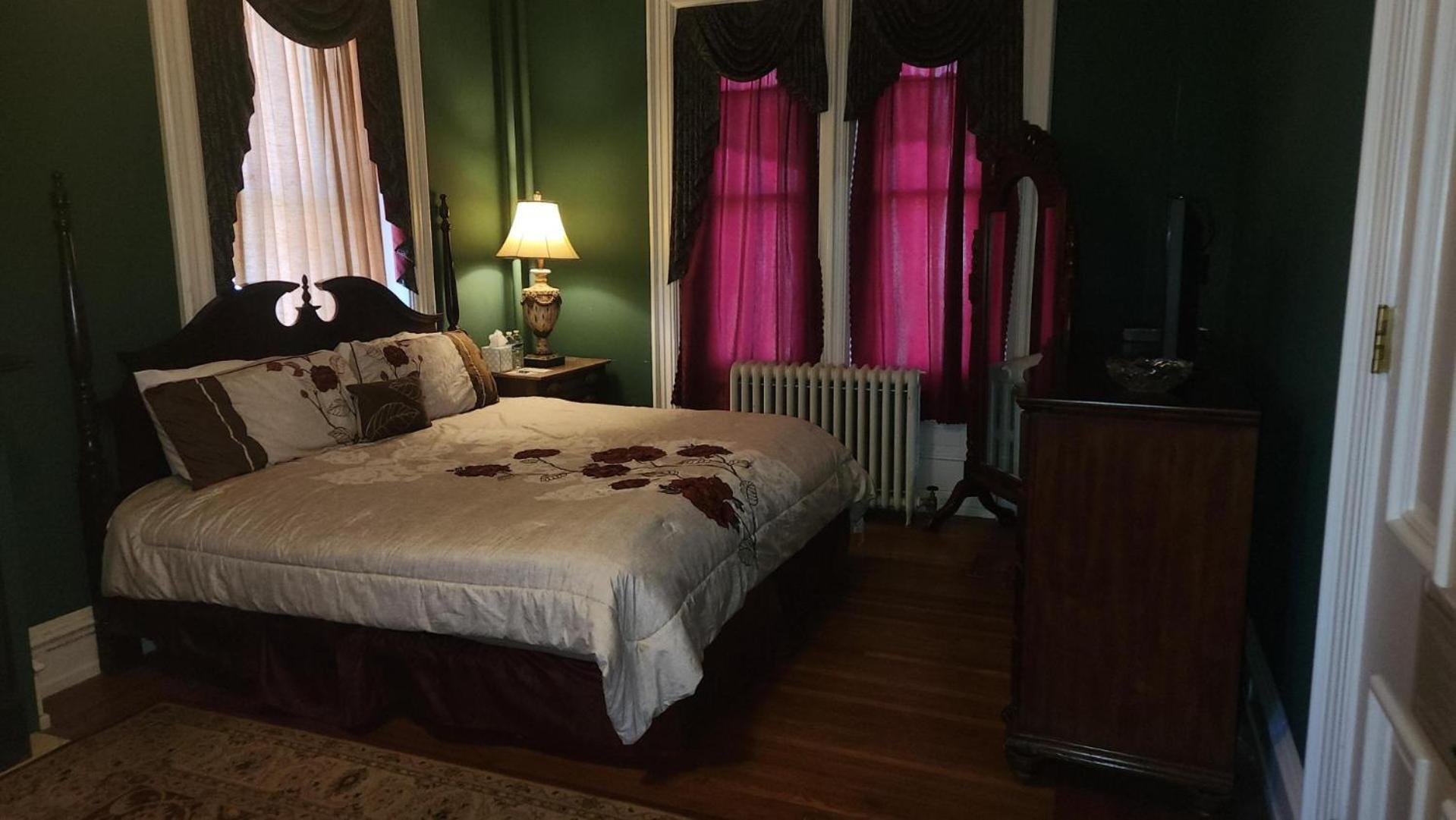 Deluxe King Suite