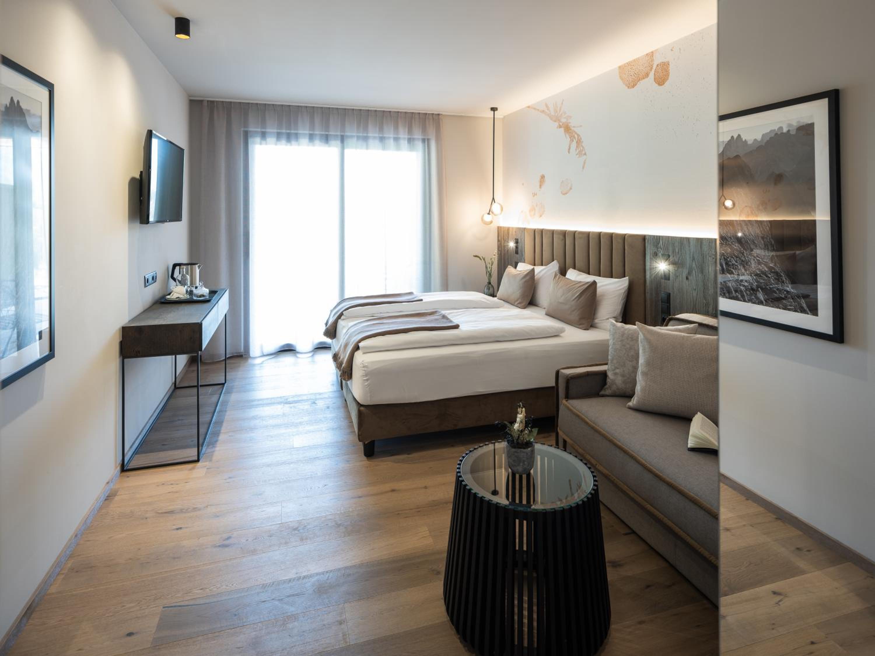 Deluxe Double Room (2 Adults + 1 Child) photo 1