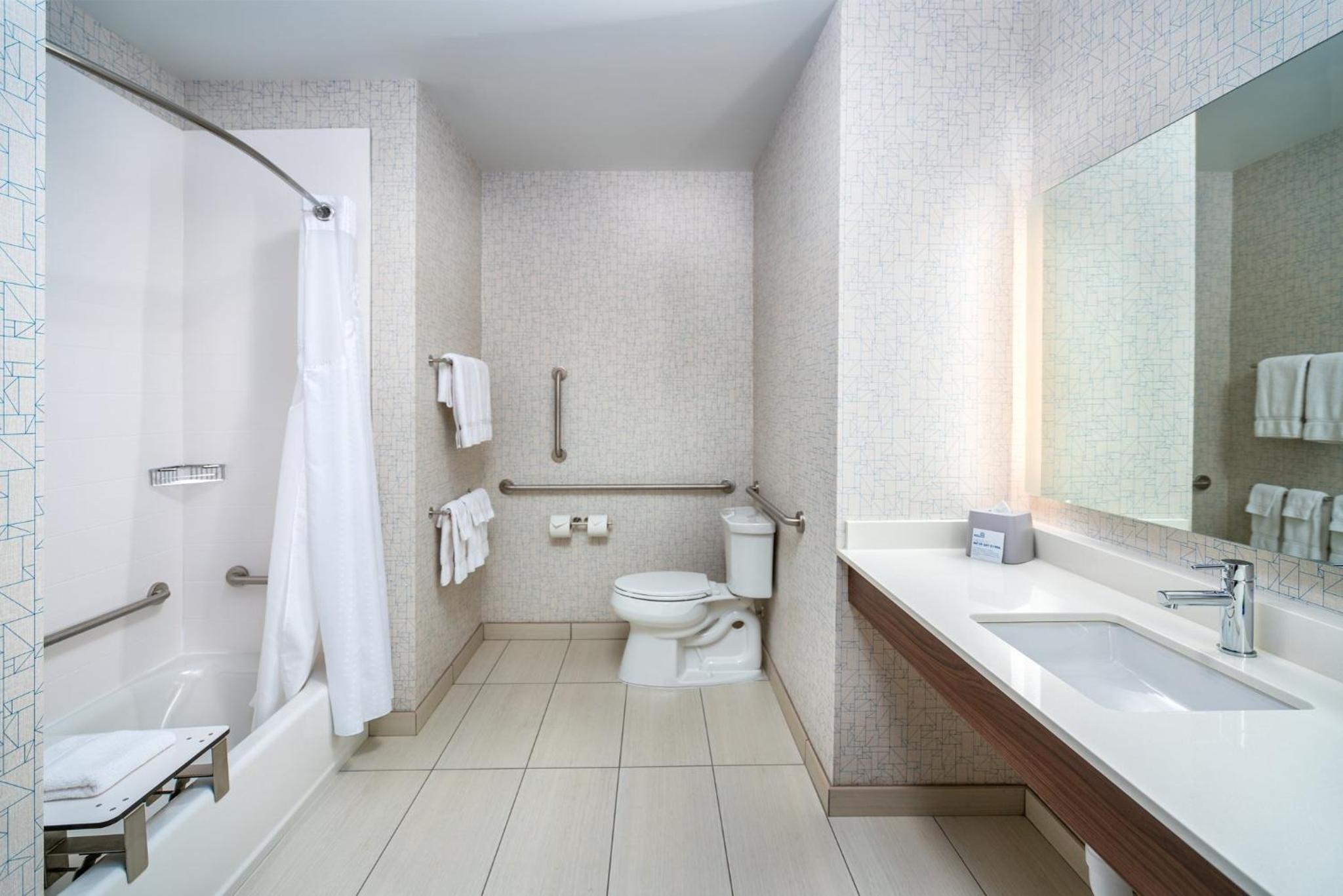 Standard King Room with Mobility Accessible Tub - Photo 7
