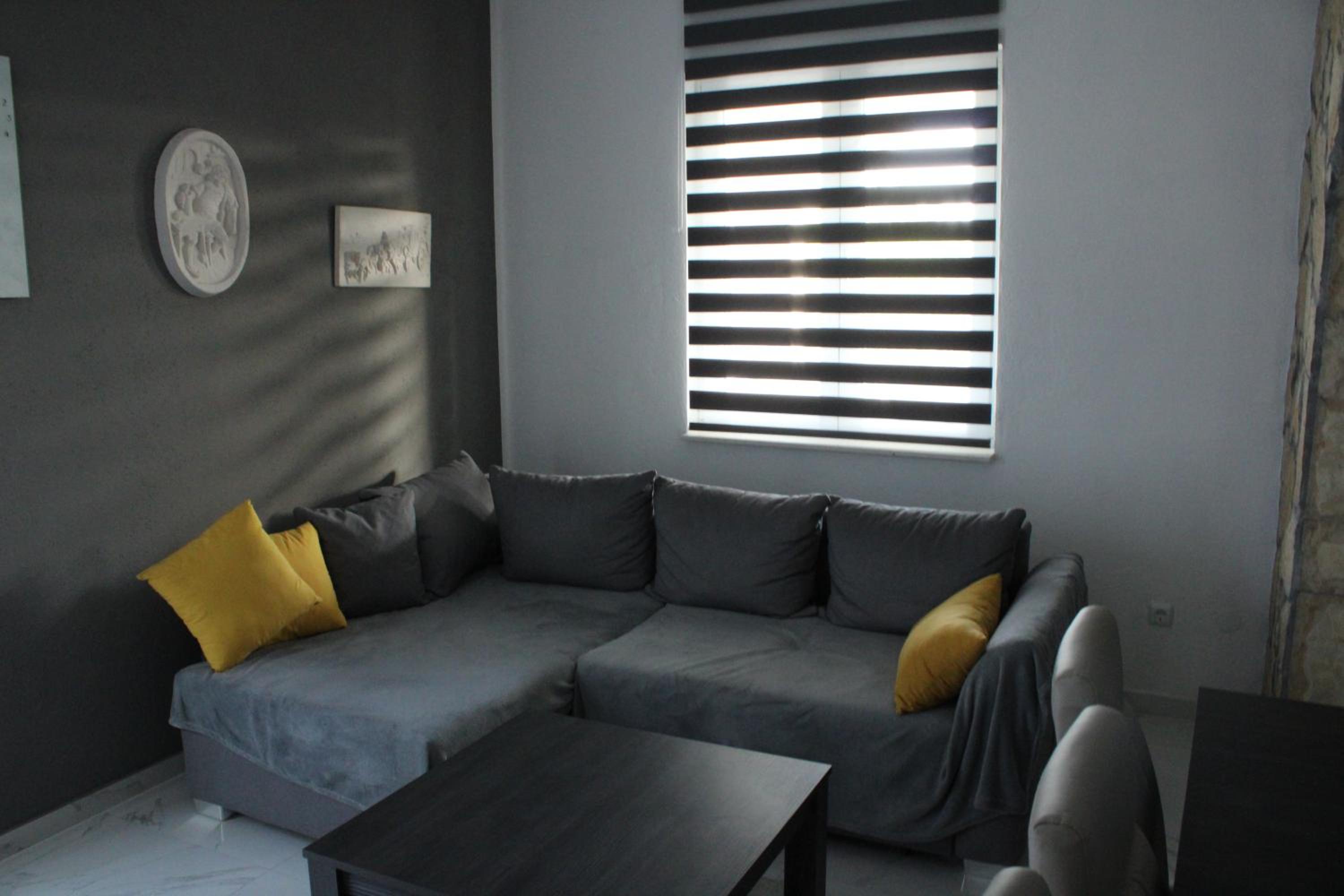One-Bedroom Apartment photo 2