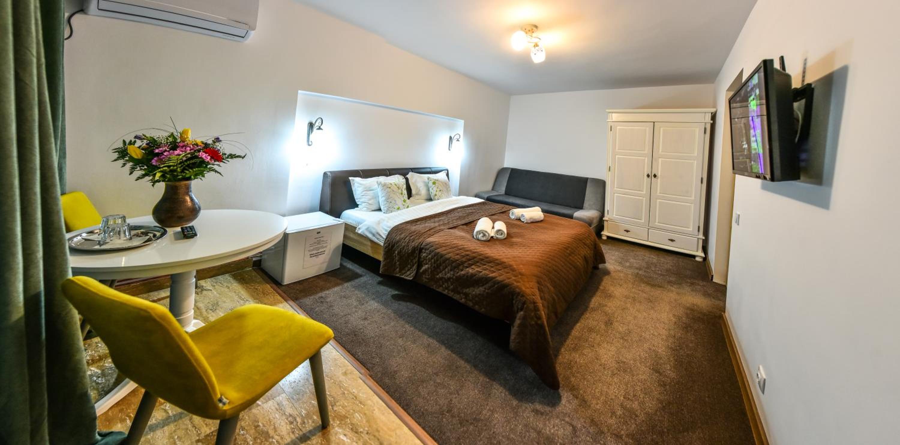 Queen Room With Spa Bath