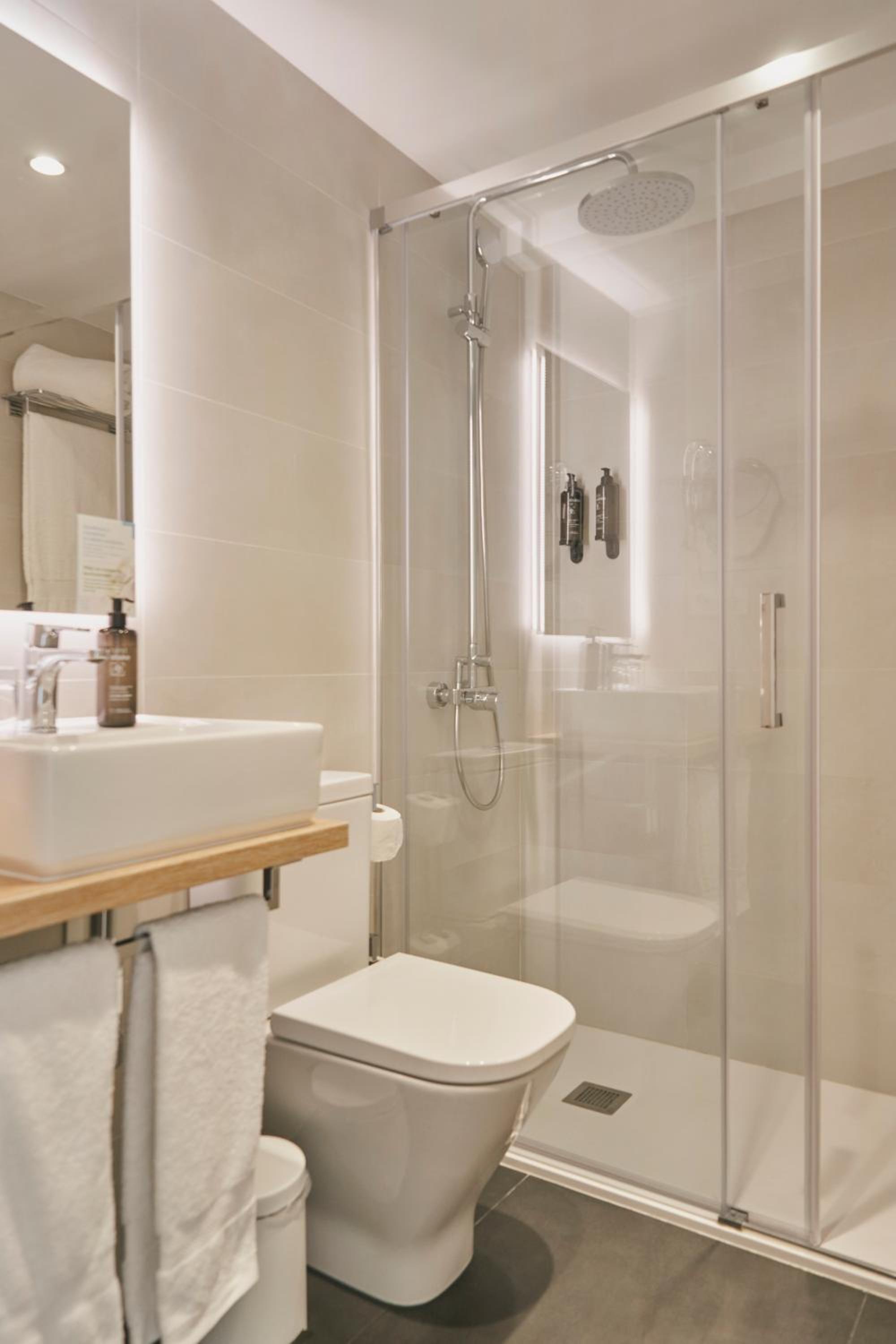 Twin Room (1-2 Adults) photo 3