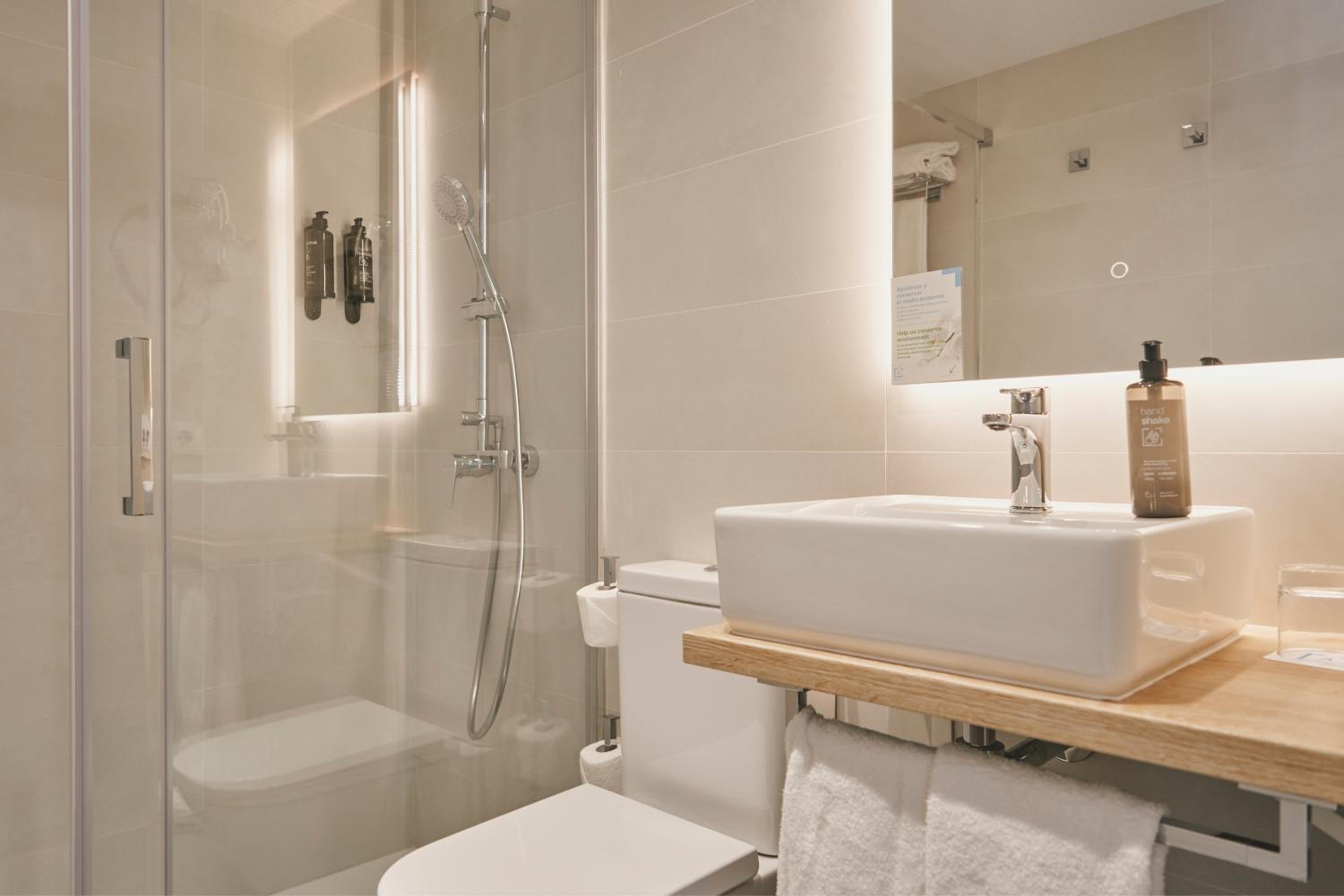 Twin Room (1-2 Adults) photo 2