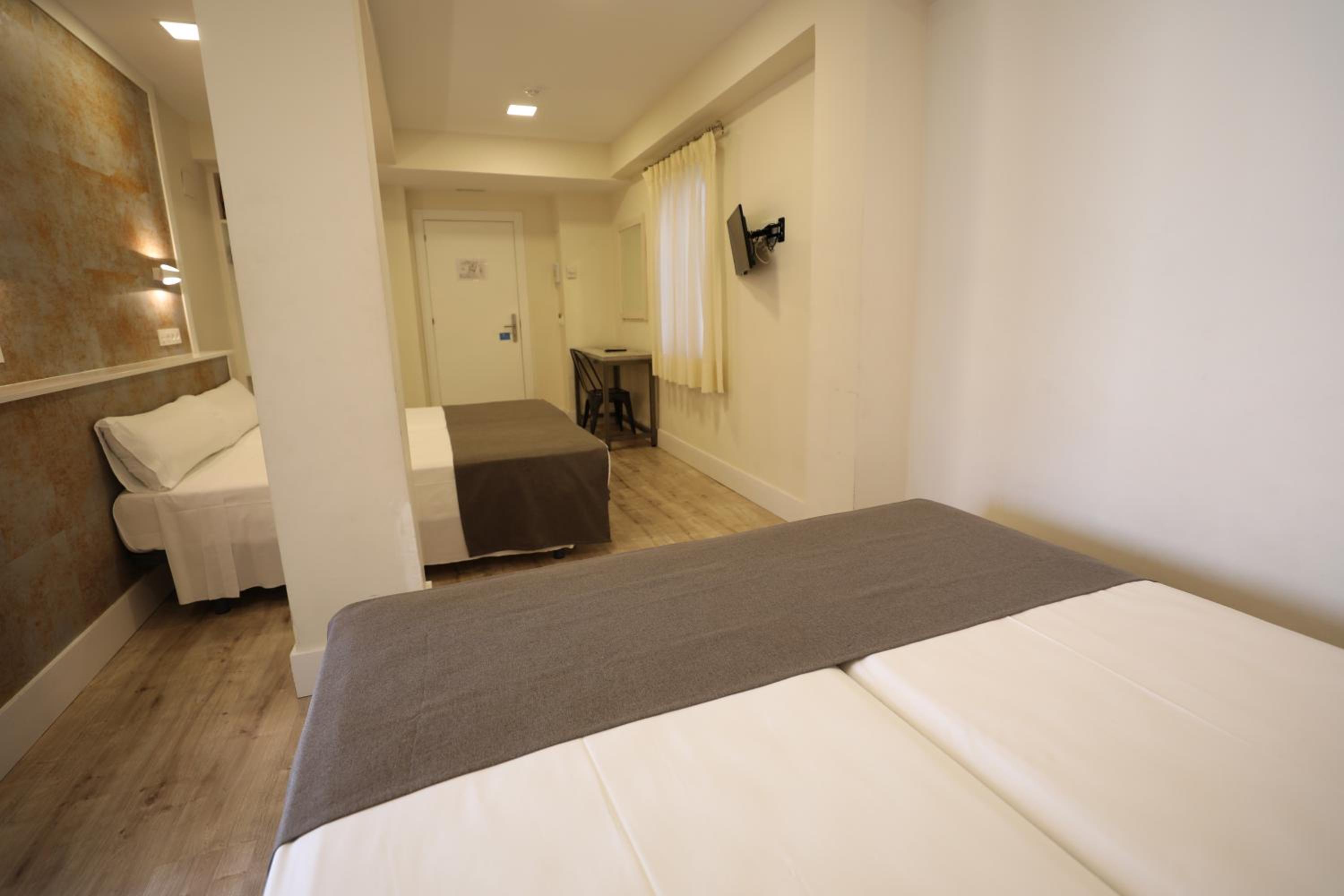 Triple Room - Photo 15