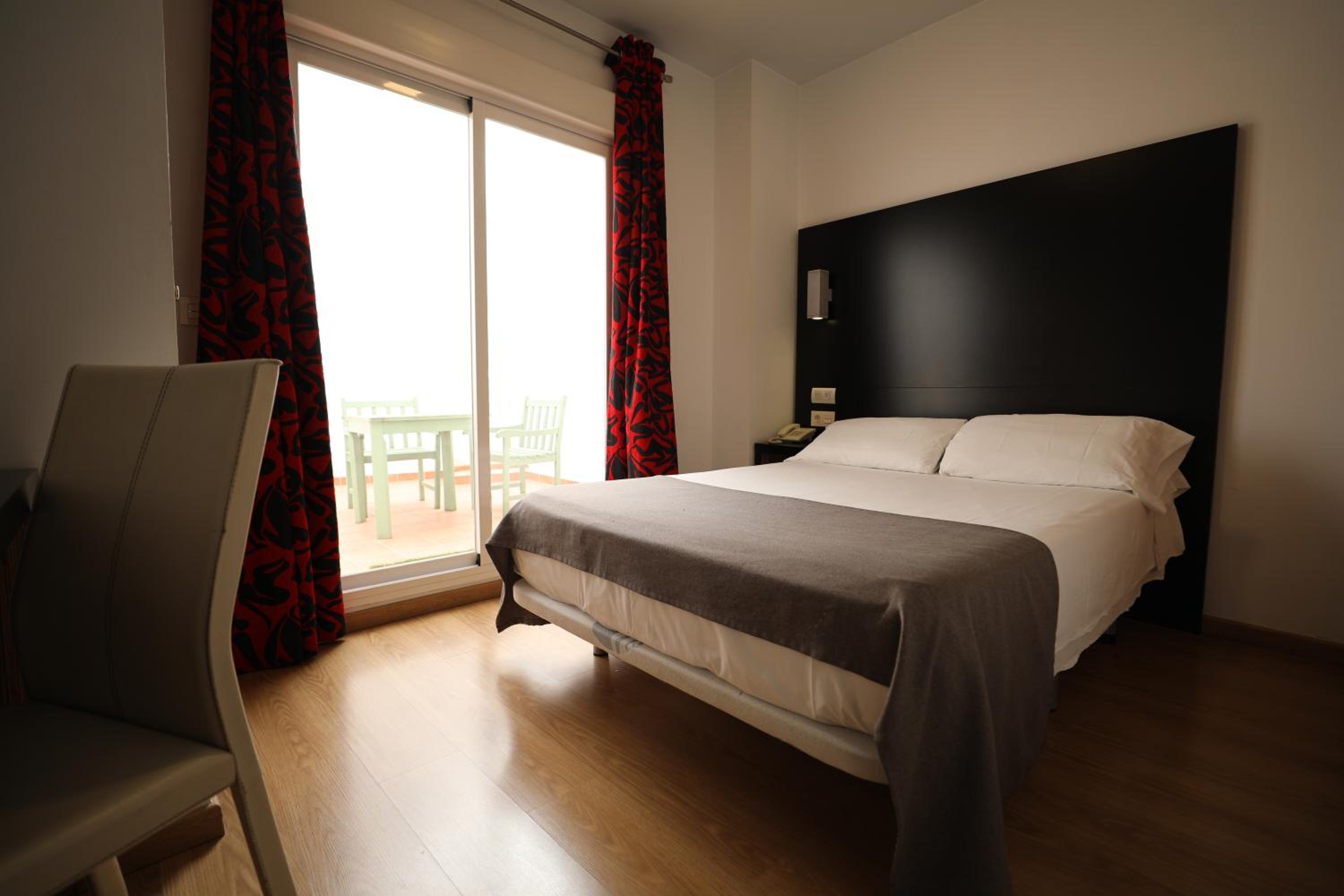 Double or Twin Room - Photo 15