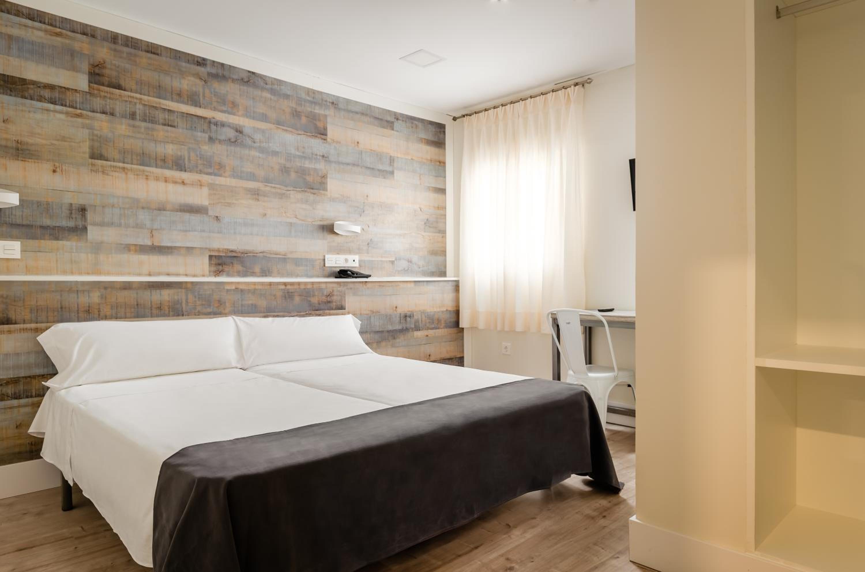Double or Twin Room - Photo 16
