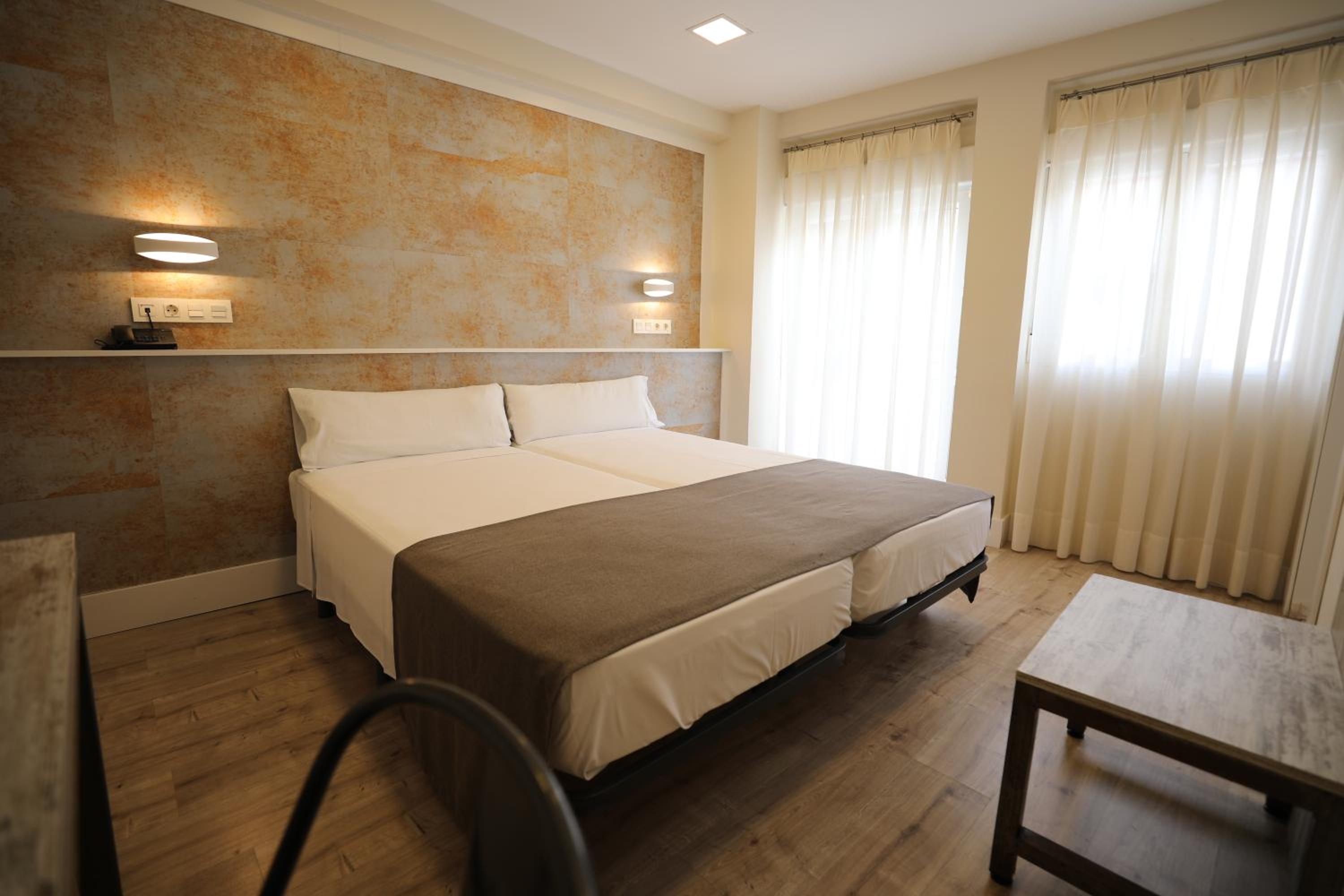 Double or Twin Room - Photo 21