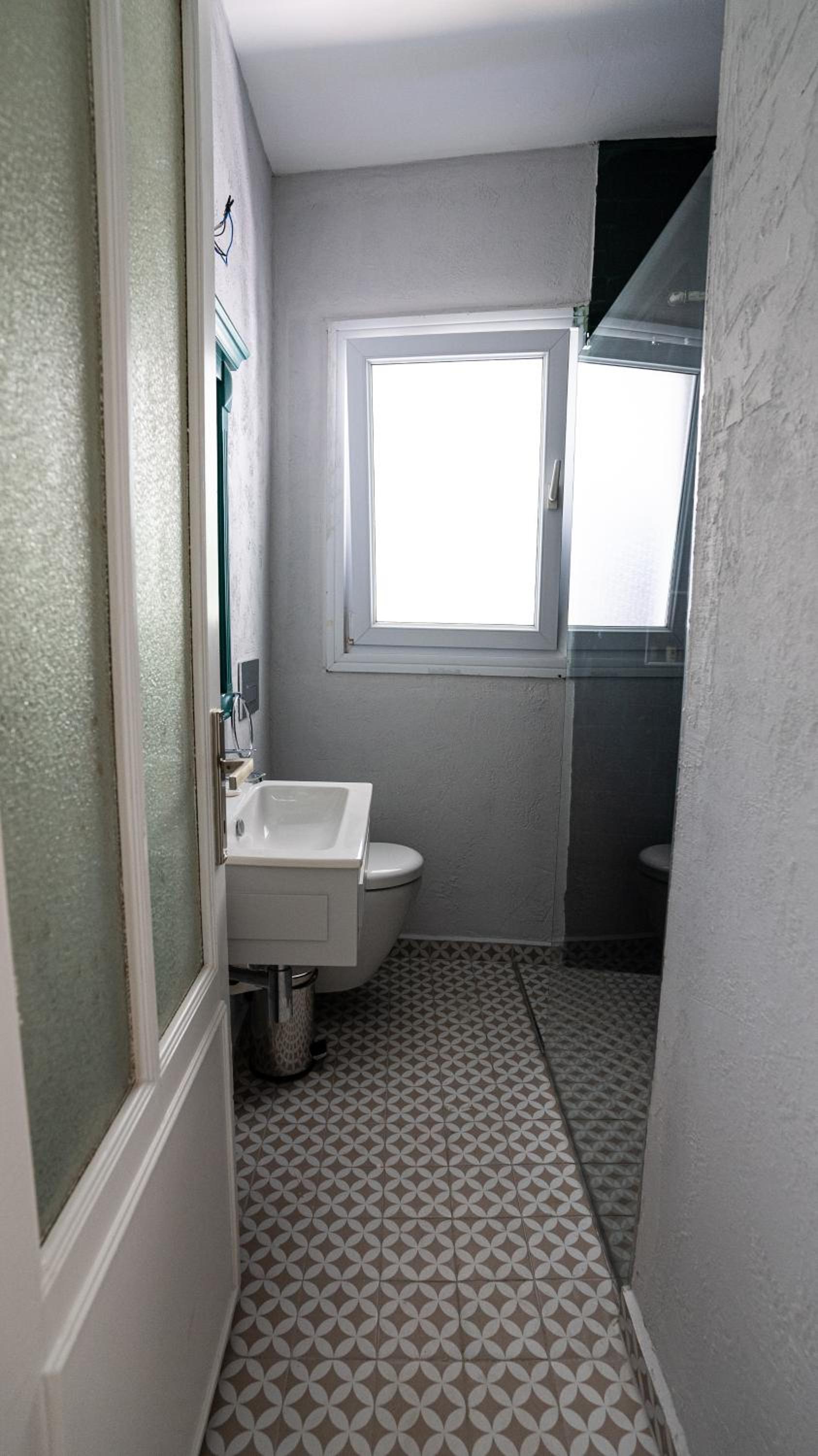One-Bedroom Apartment photo 3