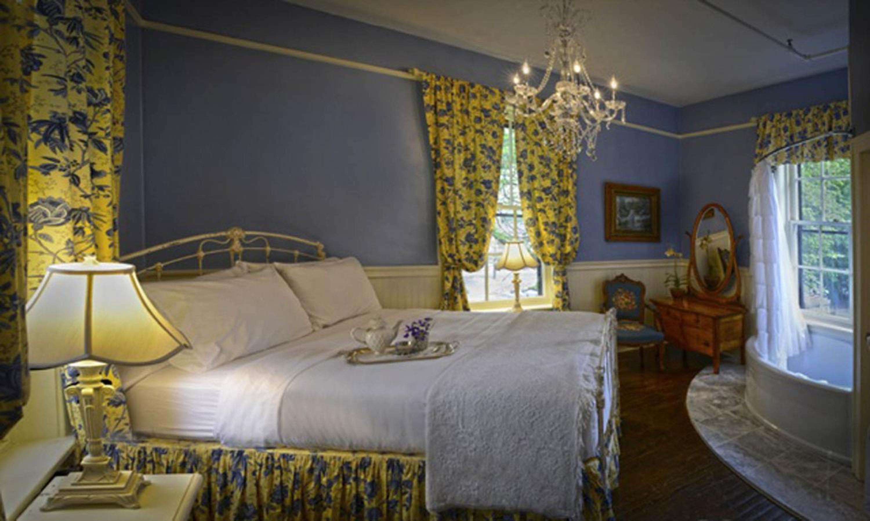 Deluxe Queen Room
