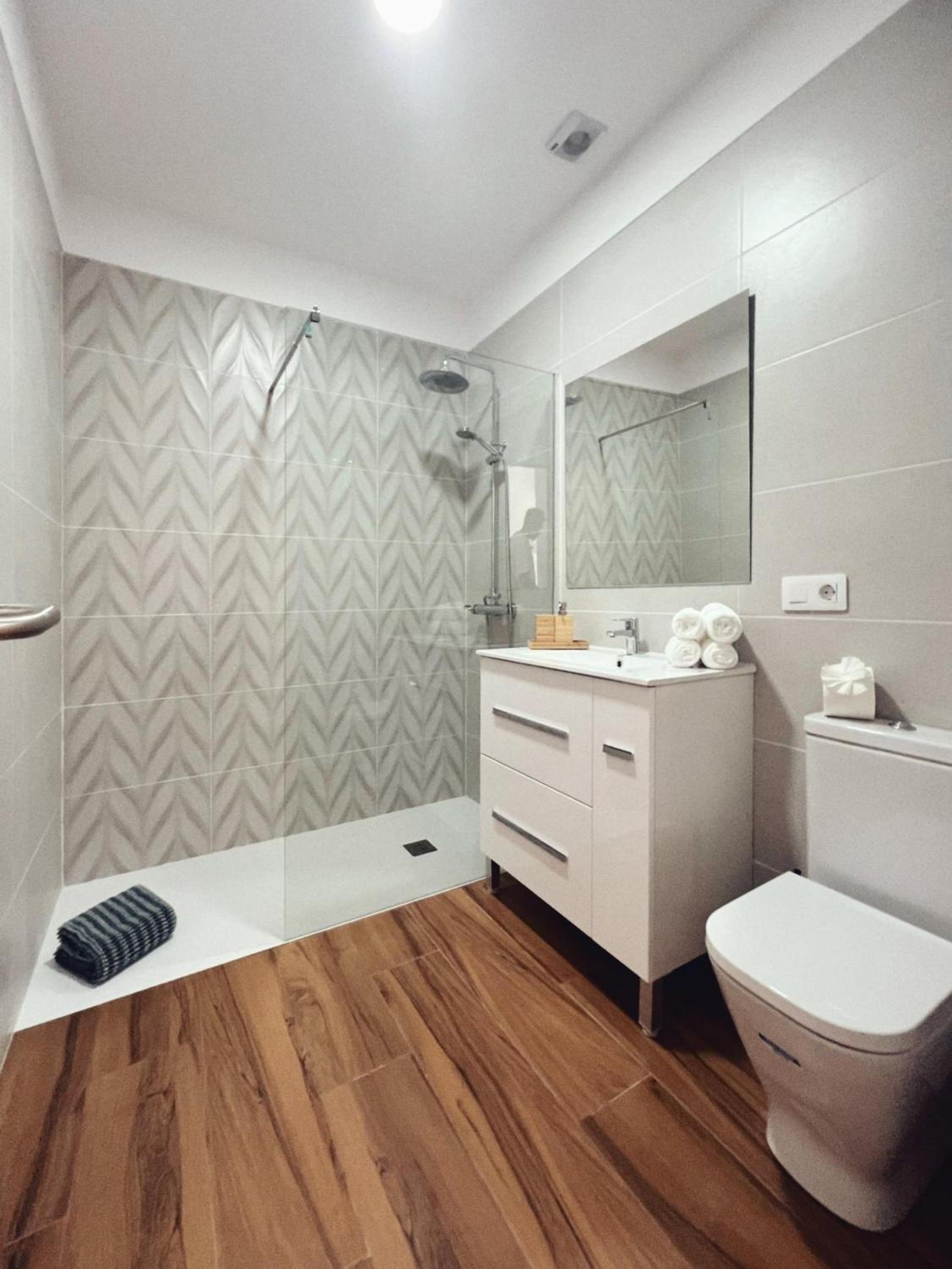 Three-Bedroom Apartment with Water View photo 3