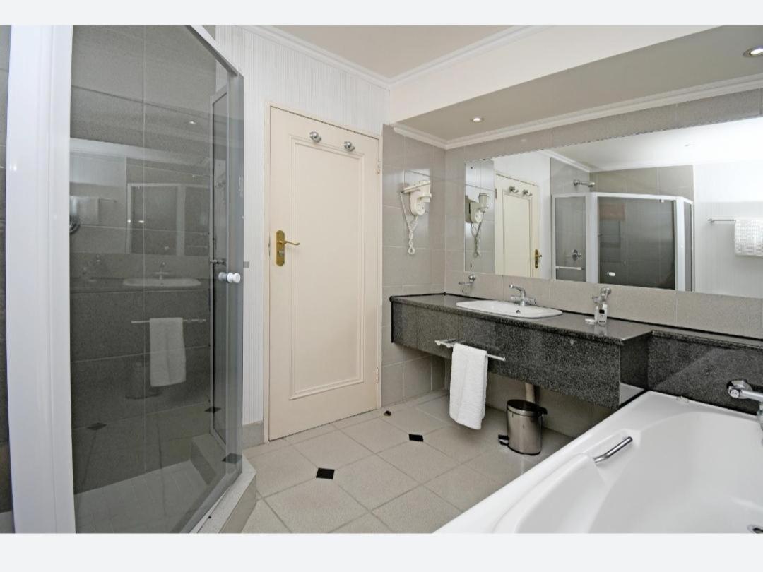 Deluxe Double Room - Photo 8