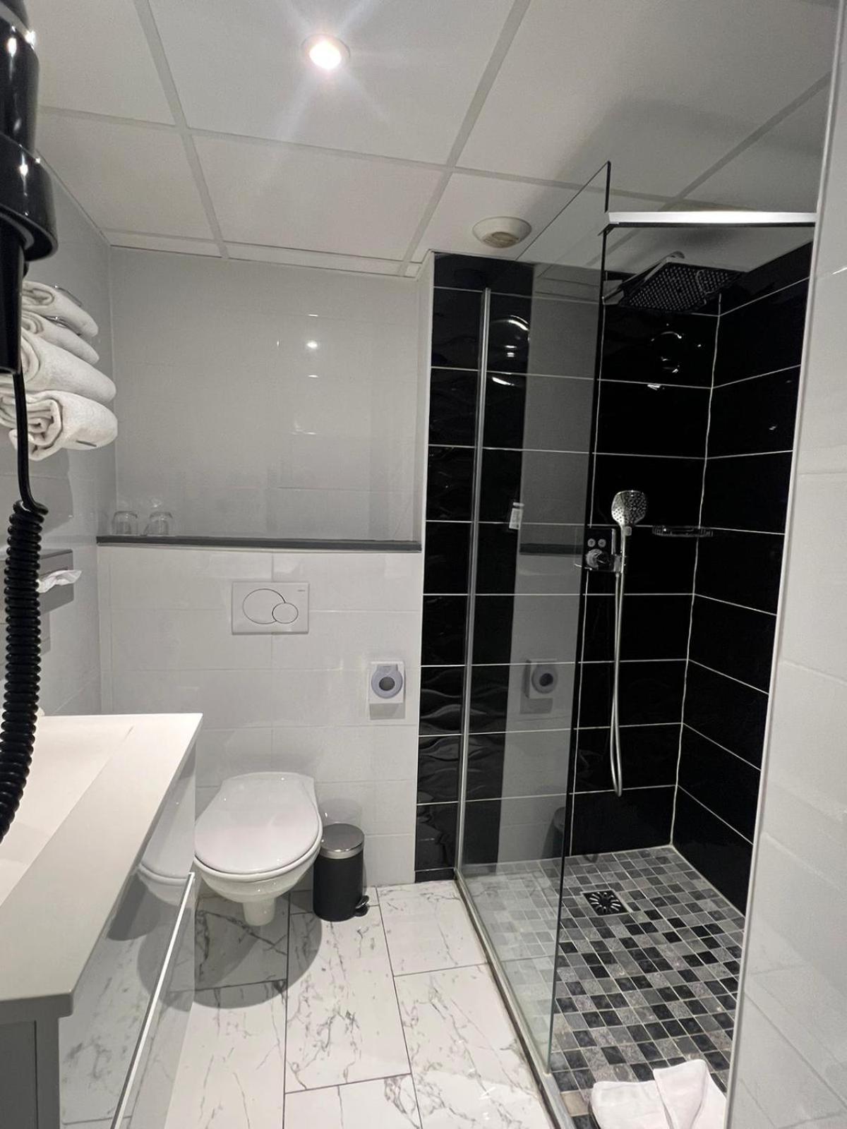 Twin Room - Photo 3