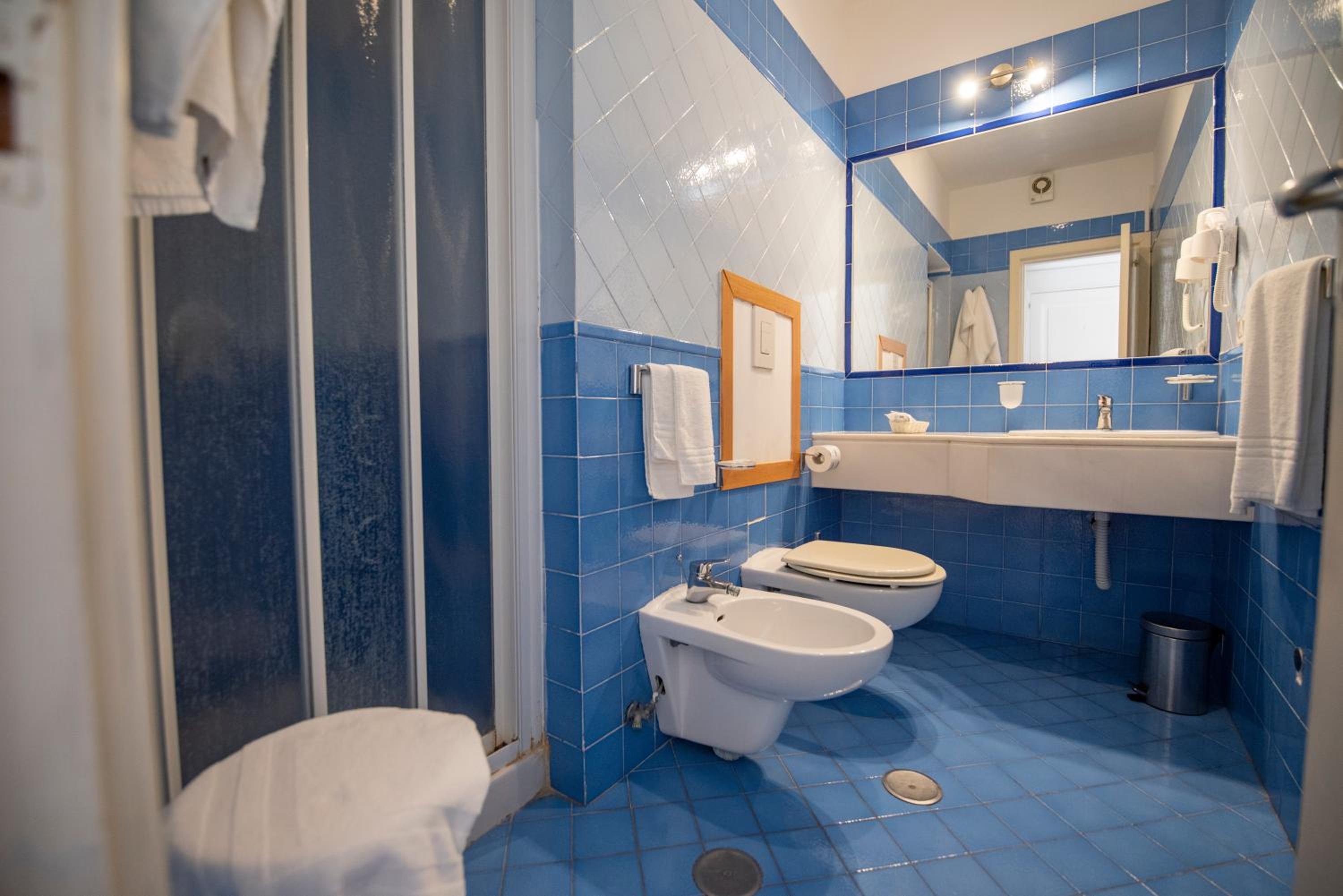 Double or Twin Room with Sea View photo 3