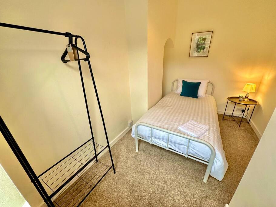 Three-Bedroom House photo 2
