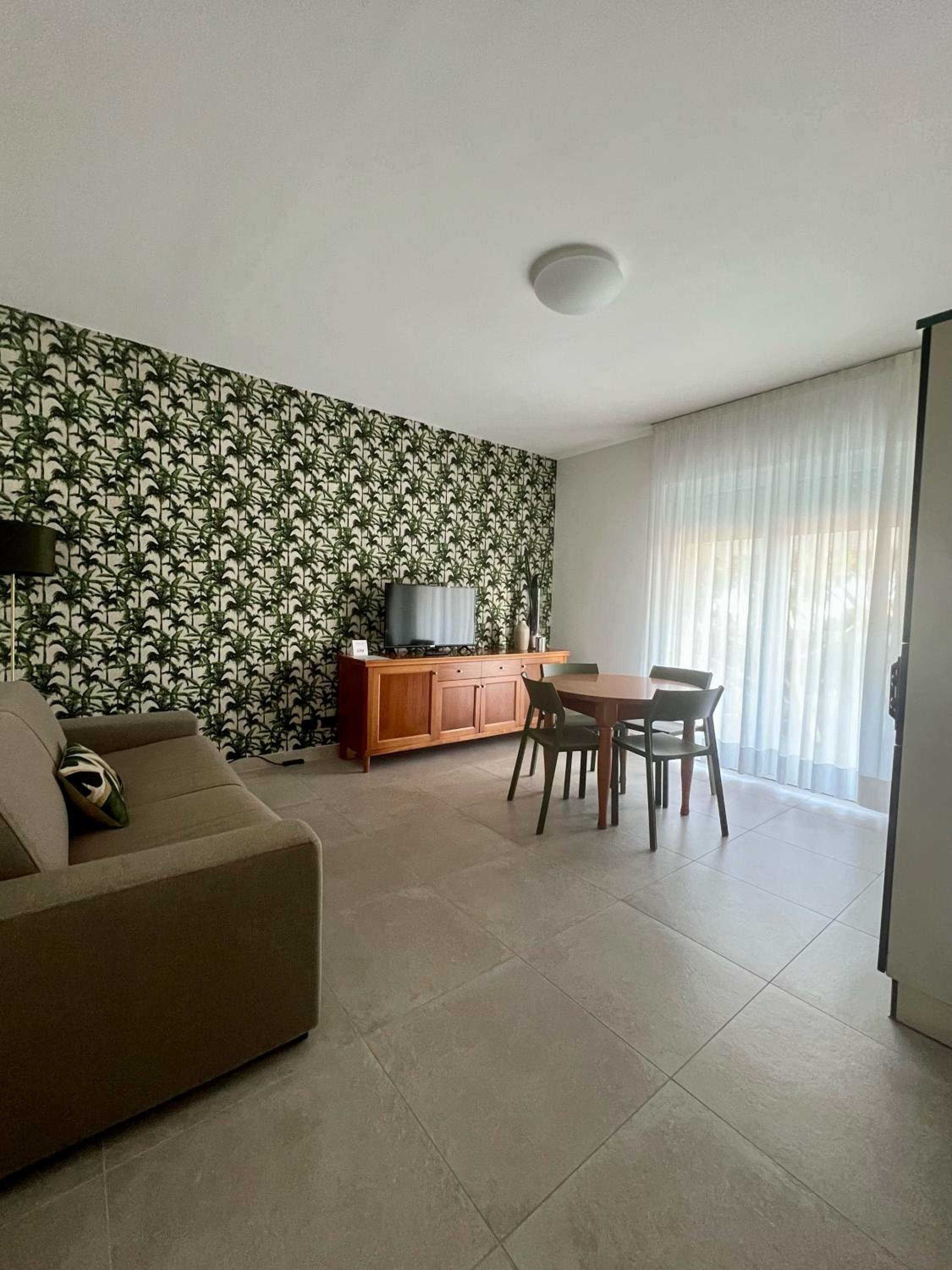 One-Bedroom Apartment - Sea Side