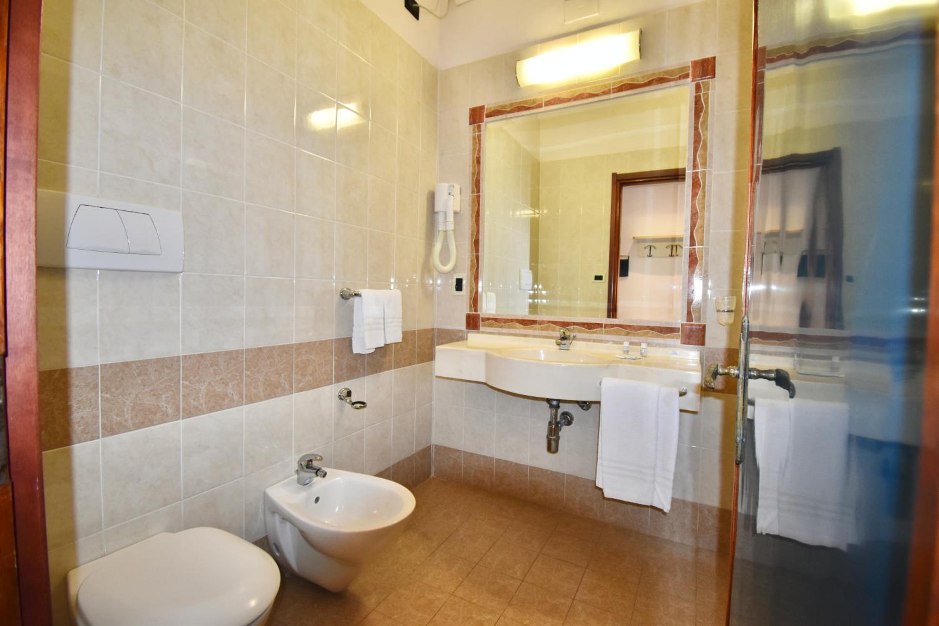 Classic Quadruple Room photo 2