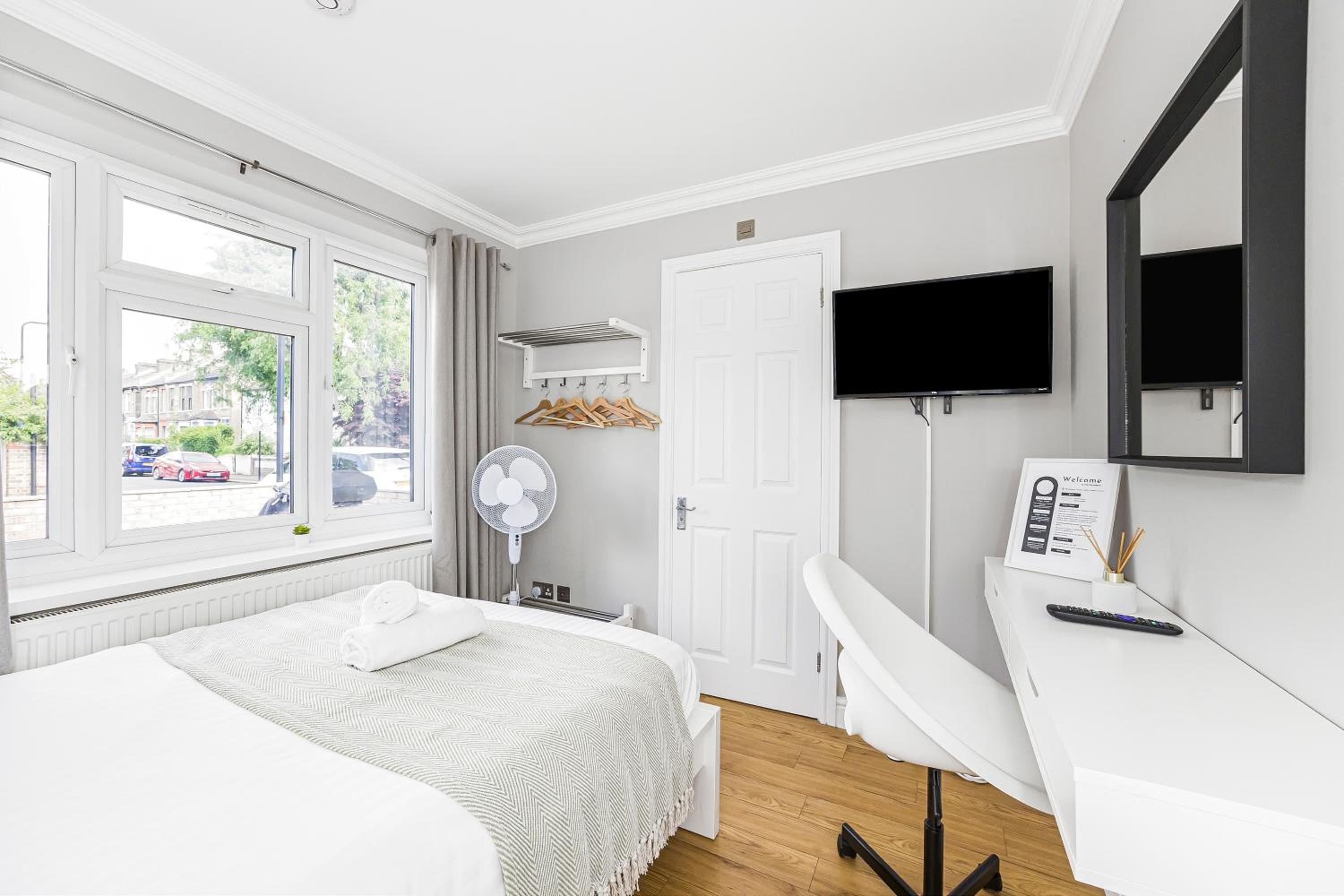 Double Room With Private Bathroom photo 2