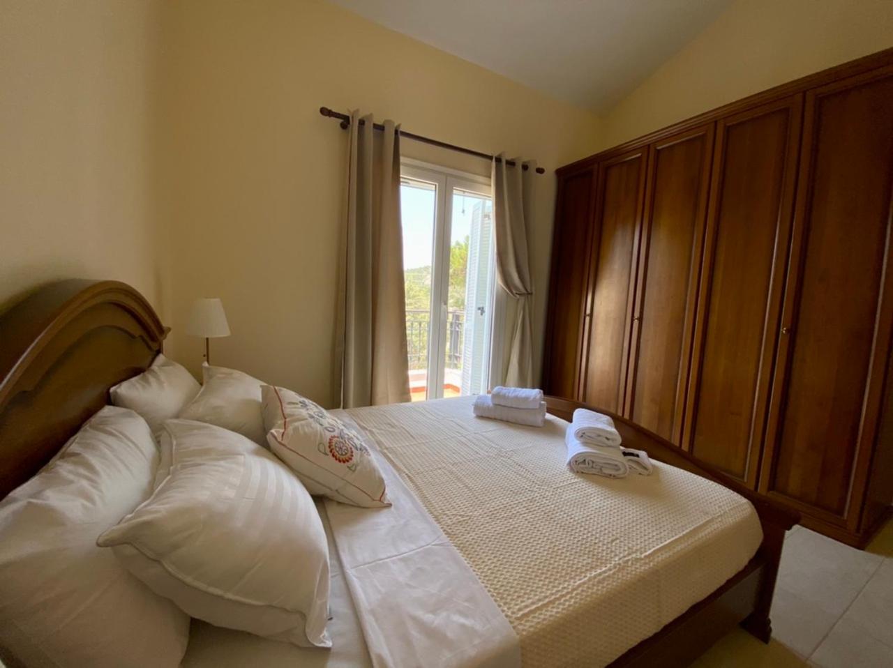 Three-Bedroom Villa photo 1