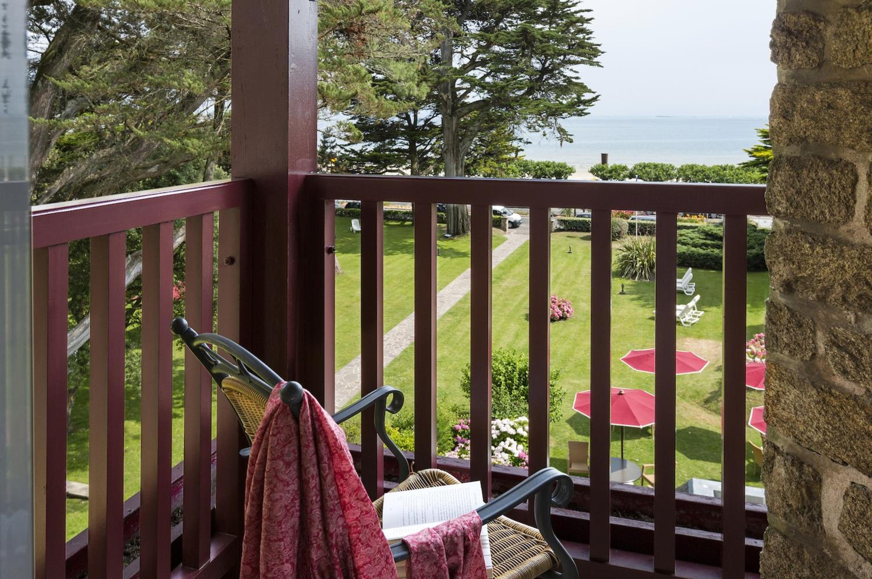 Deluxe Double Room with Sea View - Photo 3